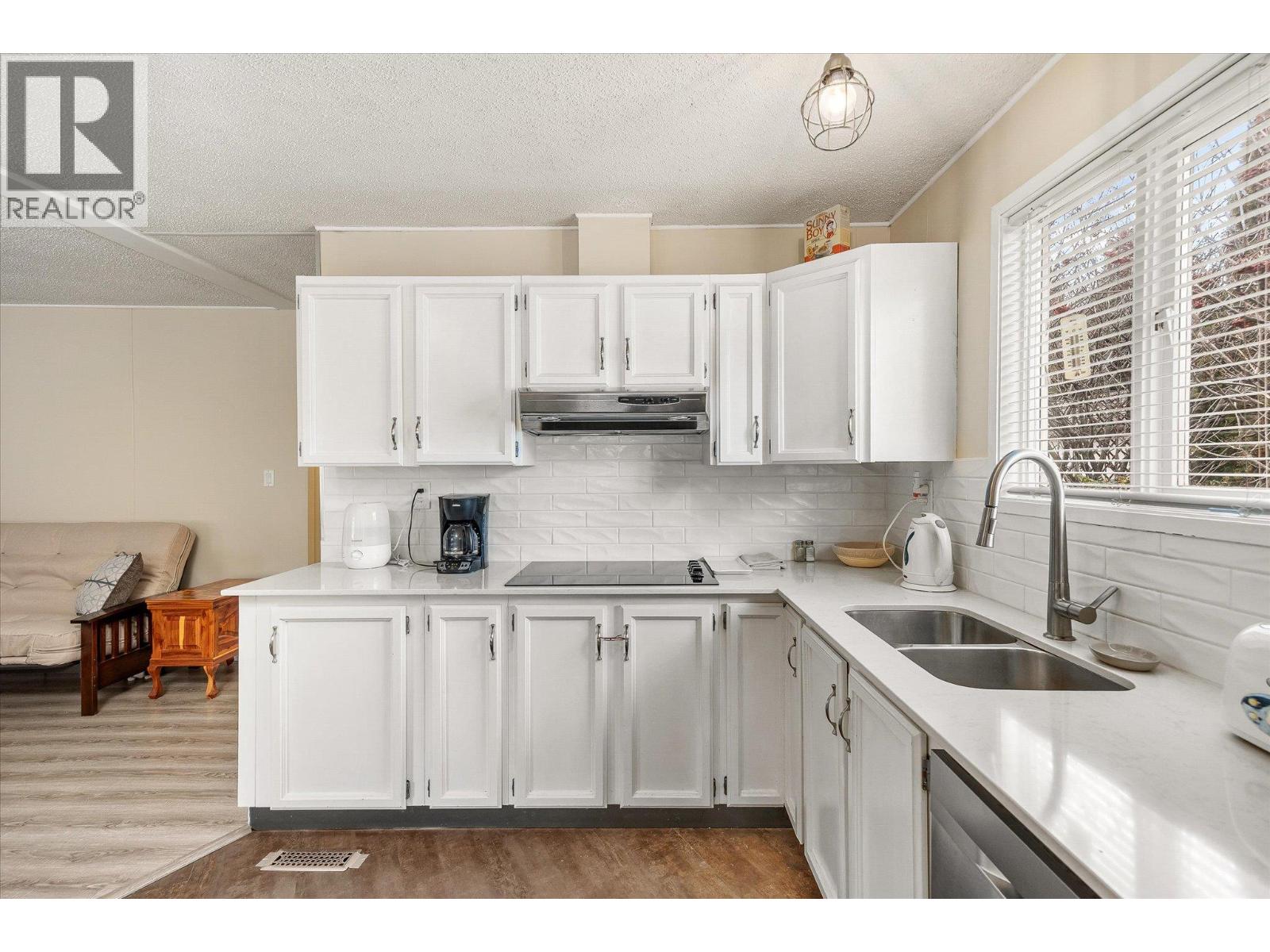 27 2001 97 Highway South, West Kelowna