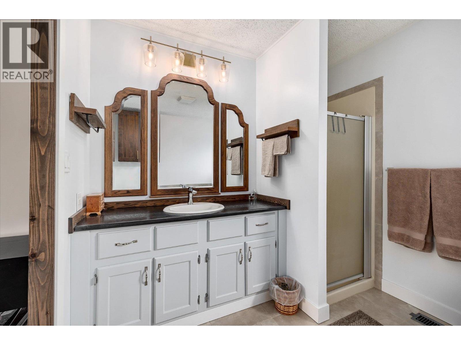 27 2001 97 Highway South, West Kelowna