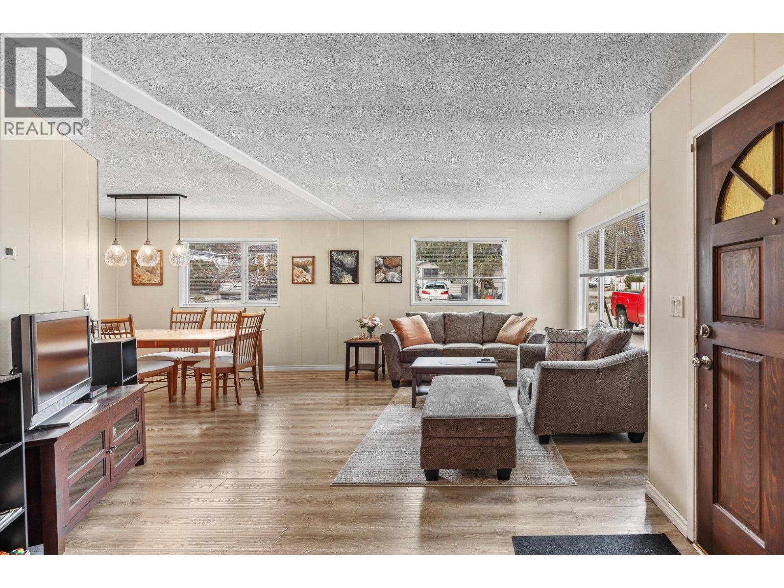 27 2001 97 Highway South, West Kelowna