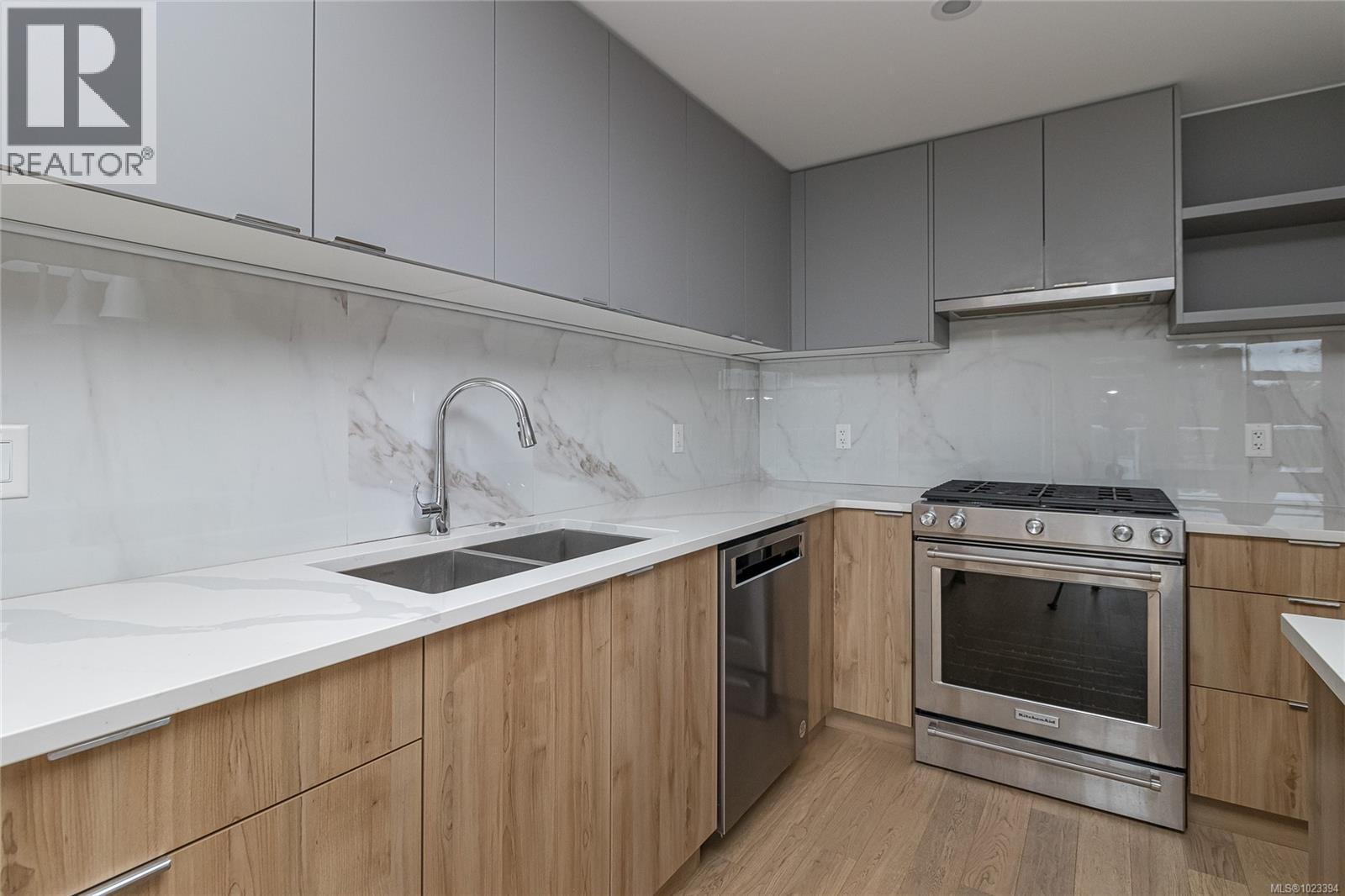 406 5118 Cordova Bay Road, Saanich