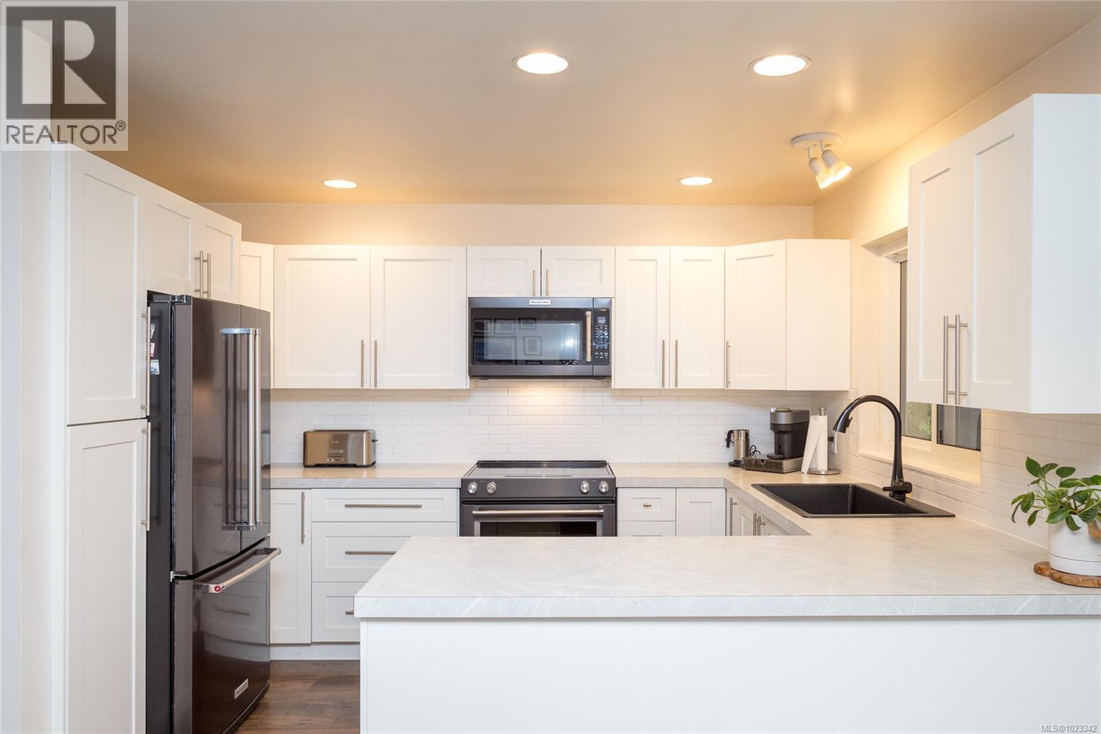 2880 Denewood Pl, Sooke