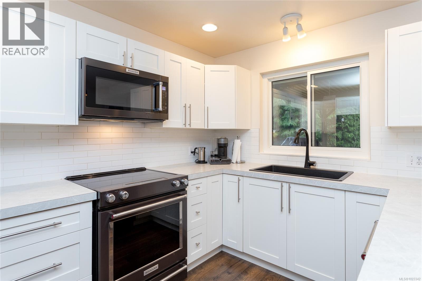 2880 Denewood Pl, Sooke