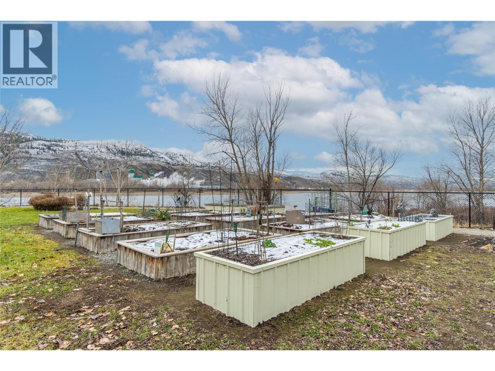 #218 755 MAYFAIR STREET - 18