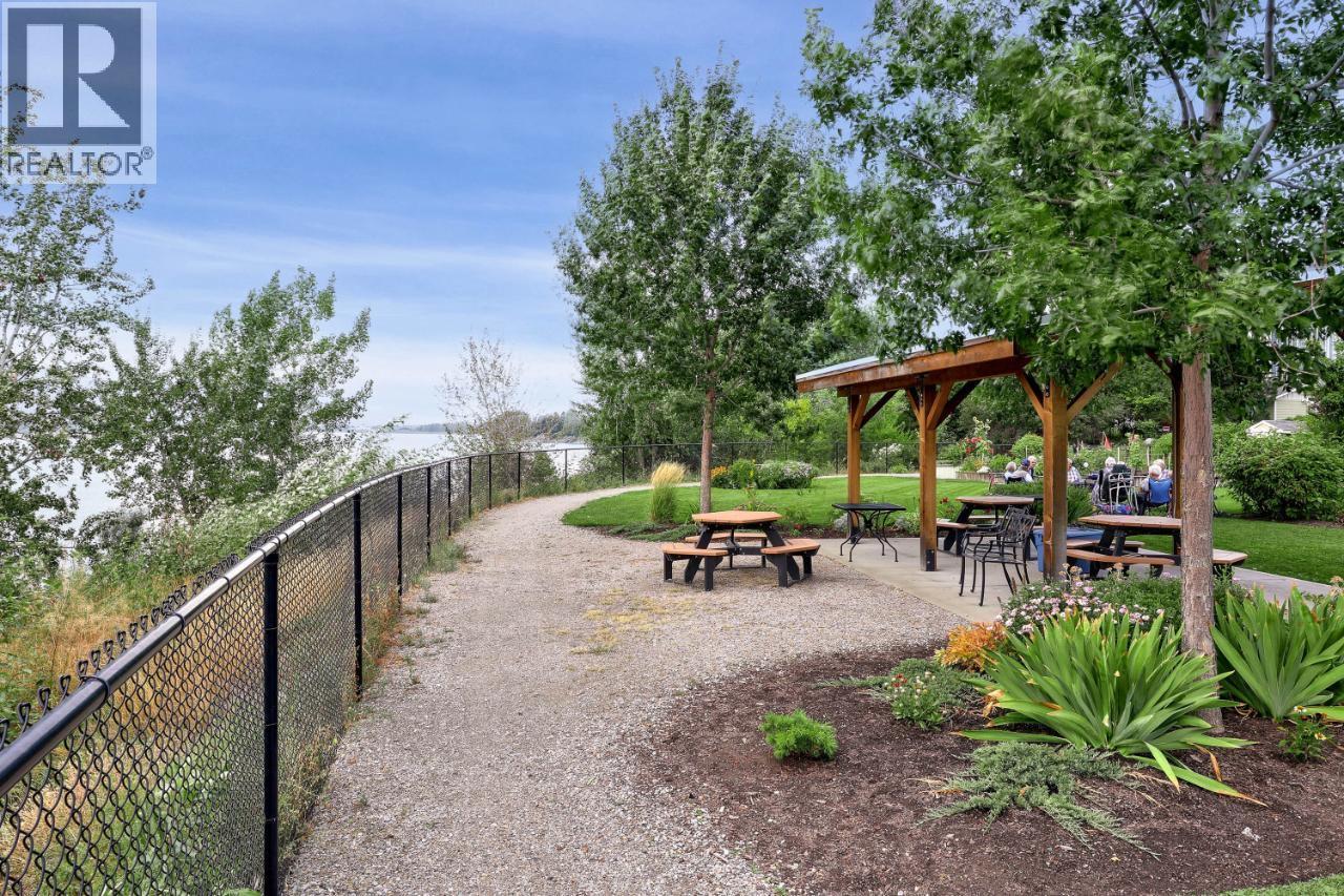 #218 755 MAYFAIR STREET - 13