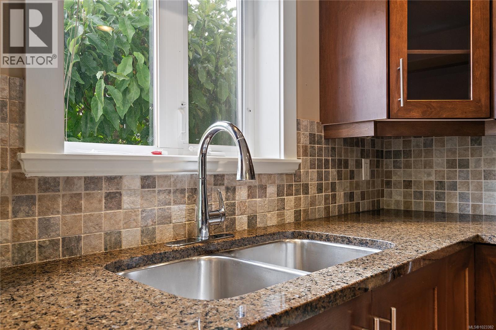 106 535 Heatherdale Lane, Saanich