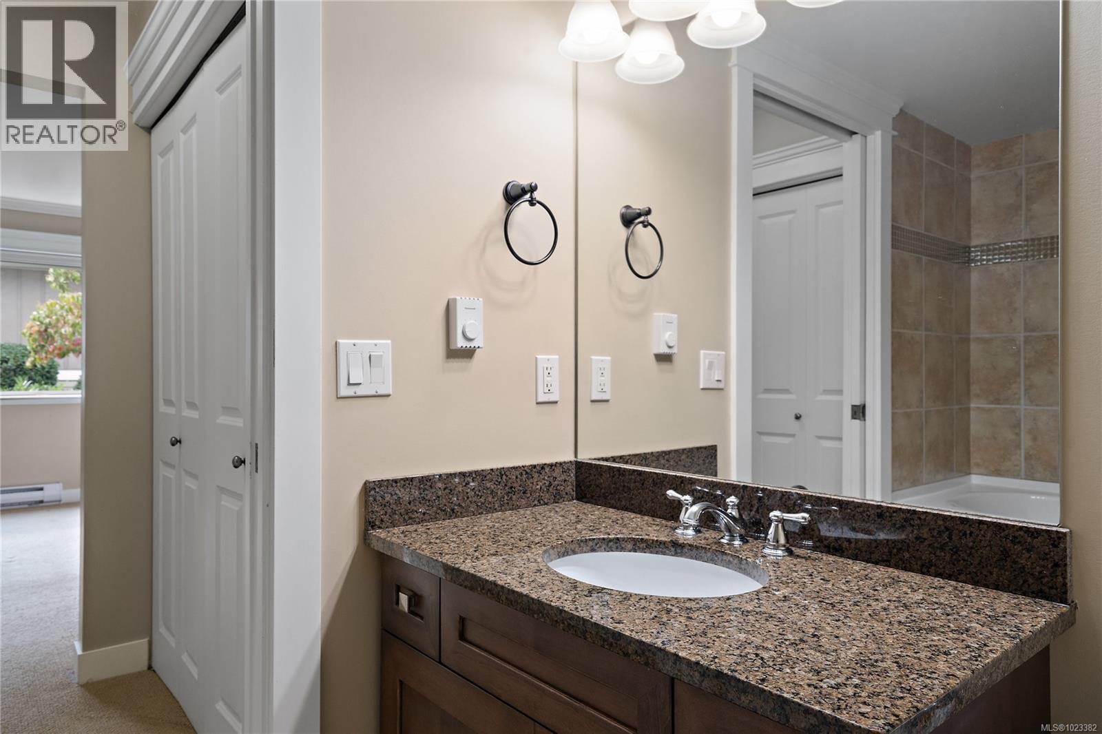 106 535 Heatherdale Lane, Saanich