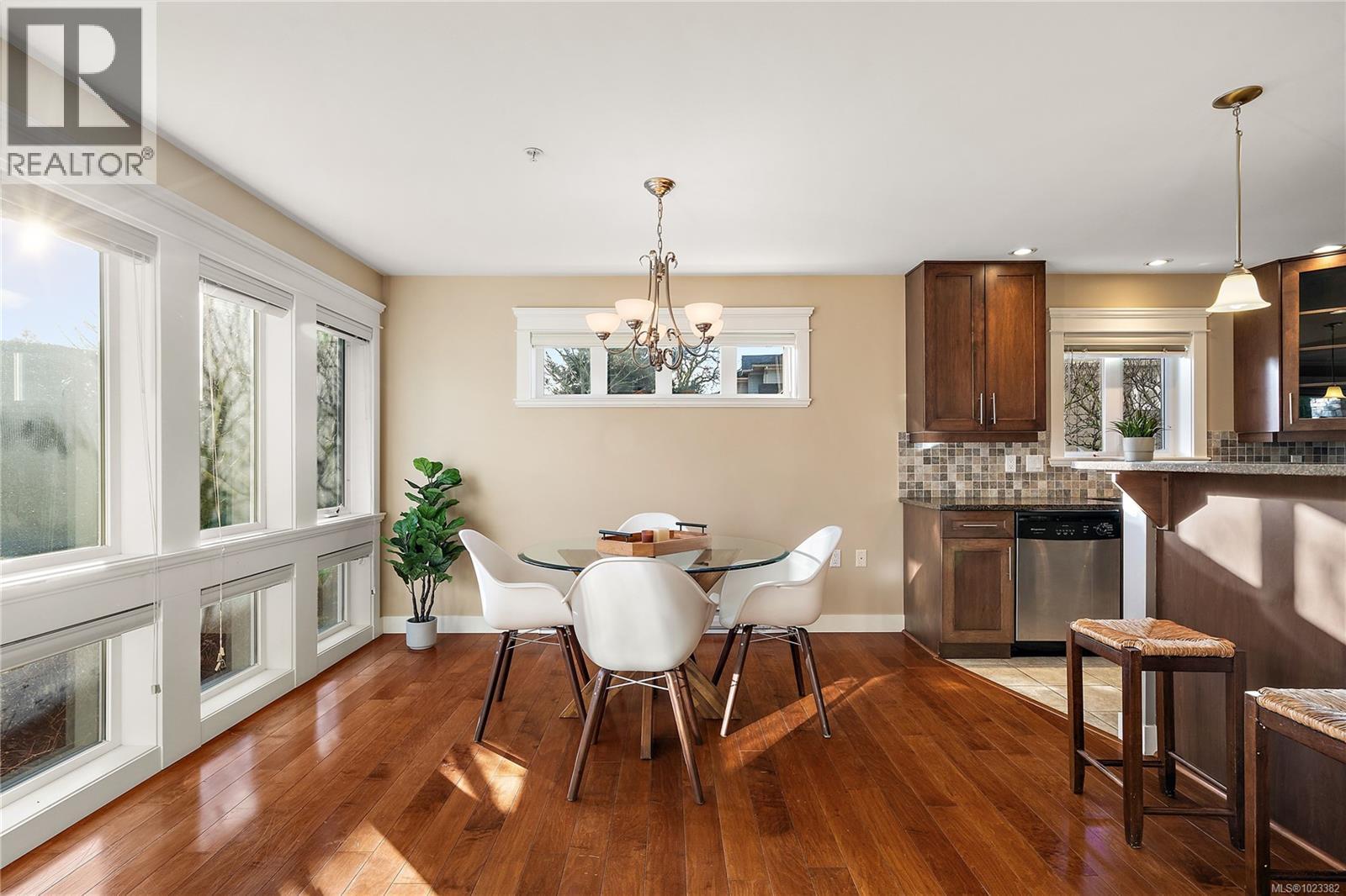 106 535 Heatherdale Lane, Saanich