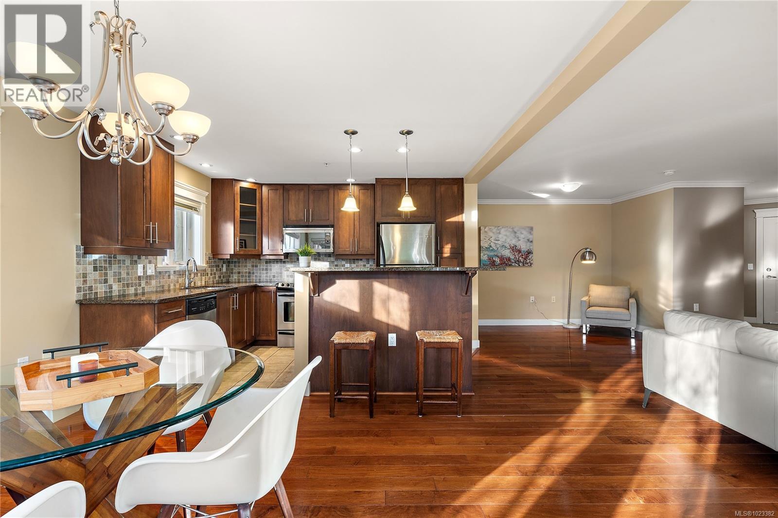 106 535 Heatherdale Lane, Saanich