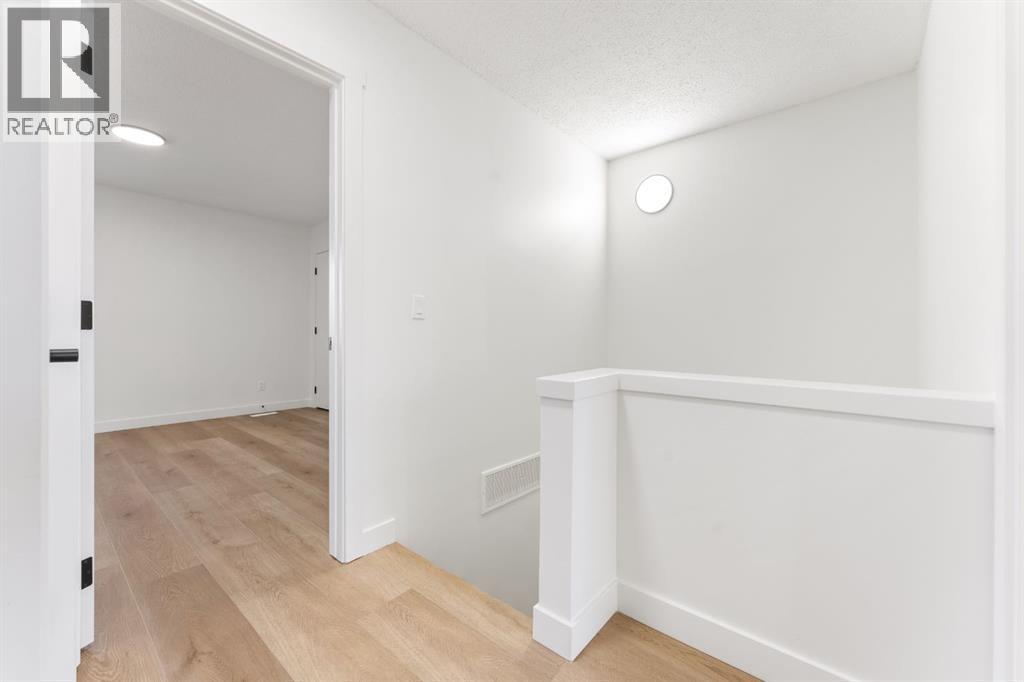 Single Family House for Sale in    Avenue NW Bowness Calgary 