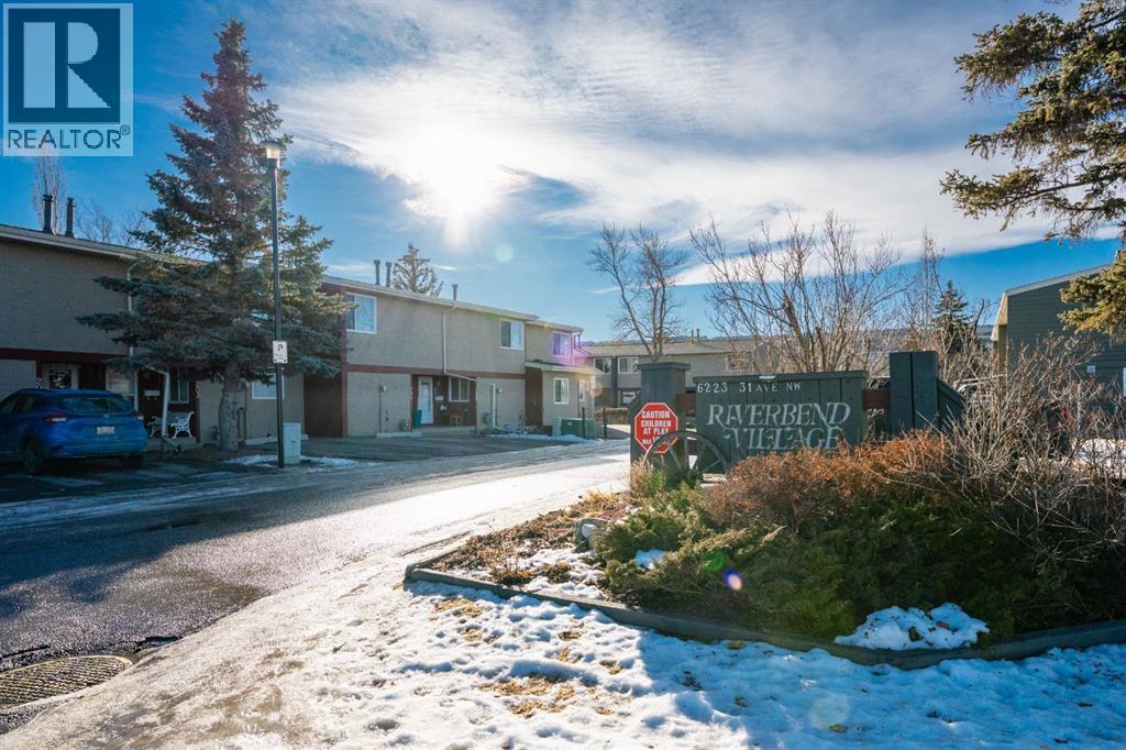 Single Family House for Sale in    Avenue NW Bowness Calgary 