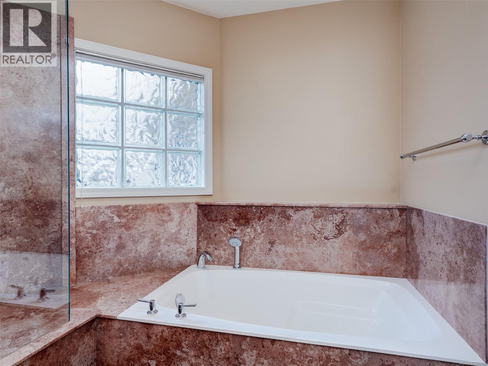 14 4318 Emily Carr Drive, Saanich