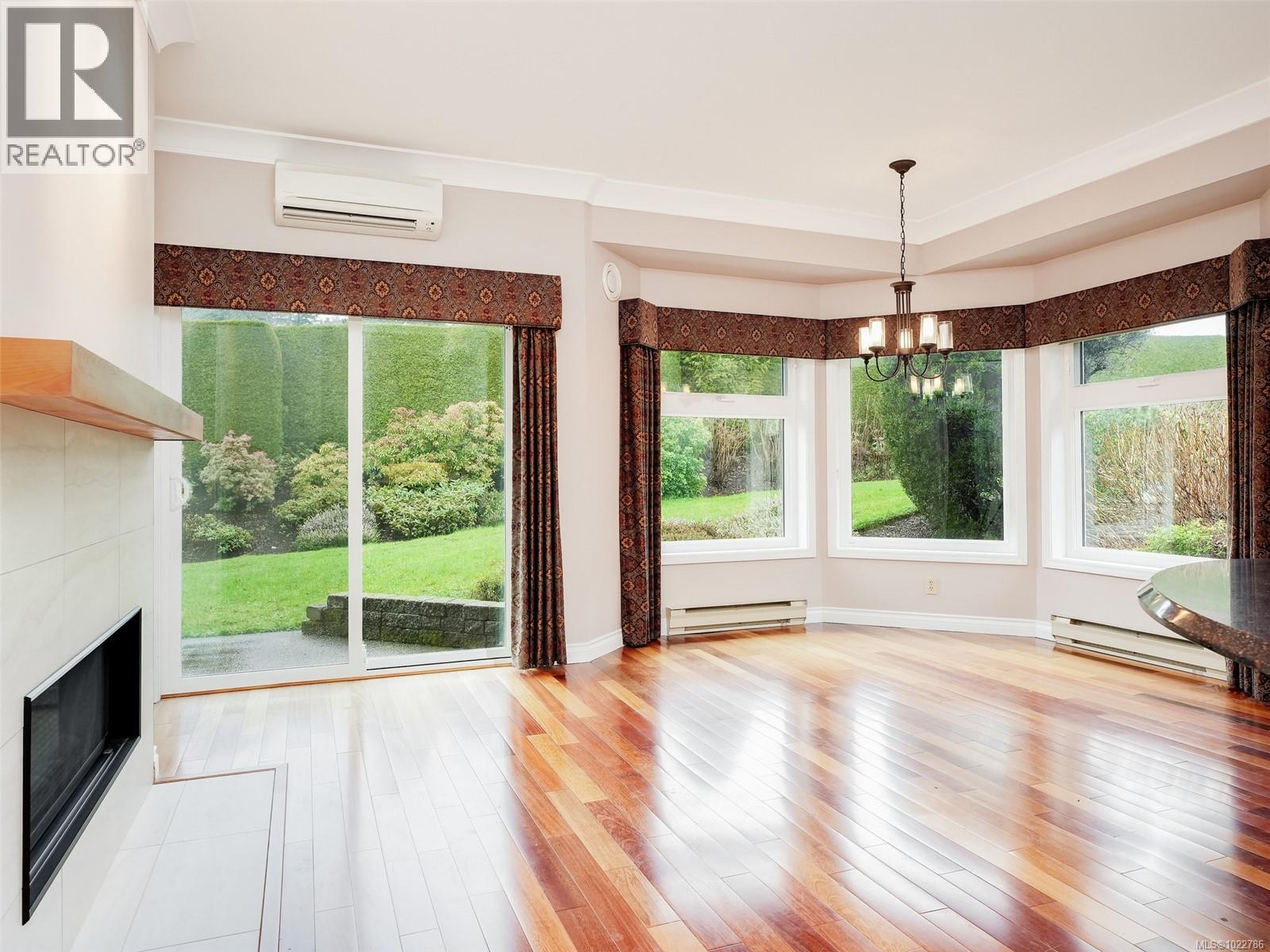 14 4318 Emily Carr Drive, Saanich