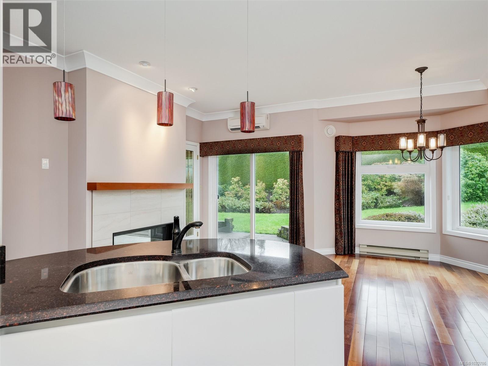 14 4318 Emily Carr Drive, Saanich