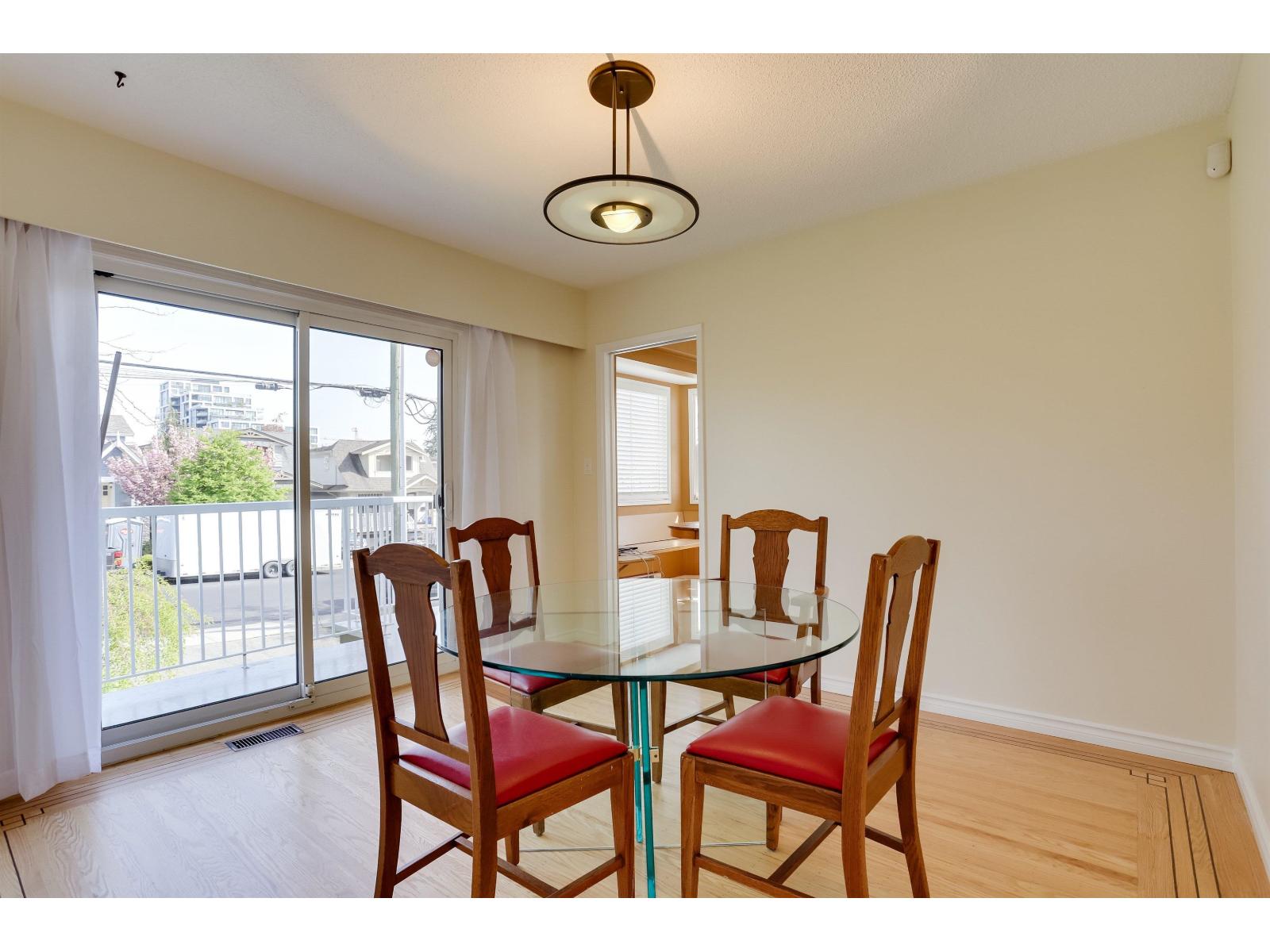 15568 THRIFT AVENUE, White Rock