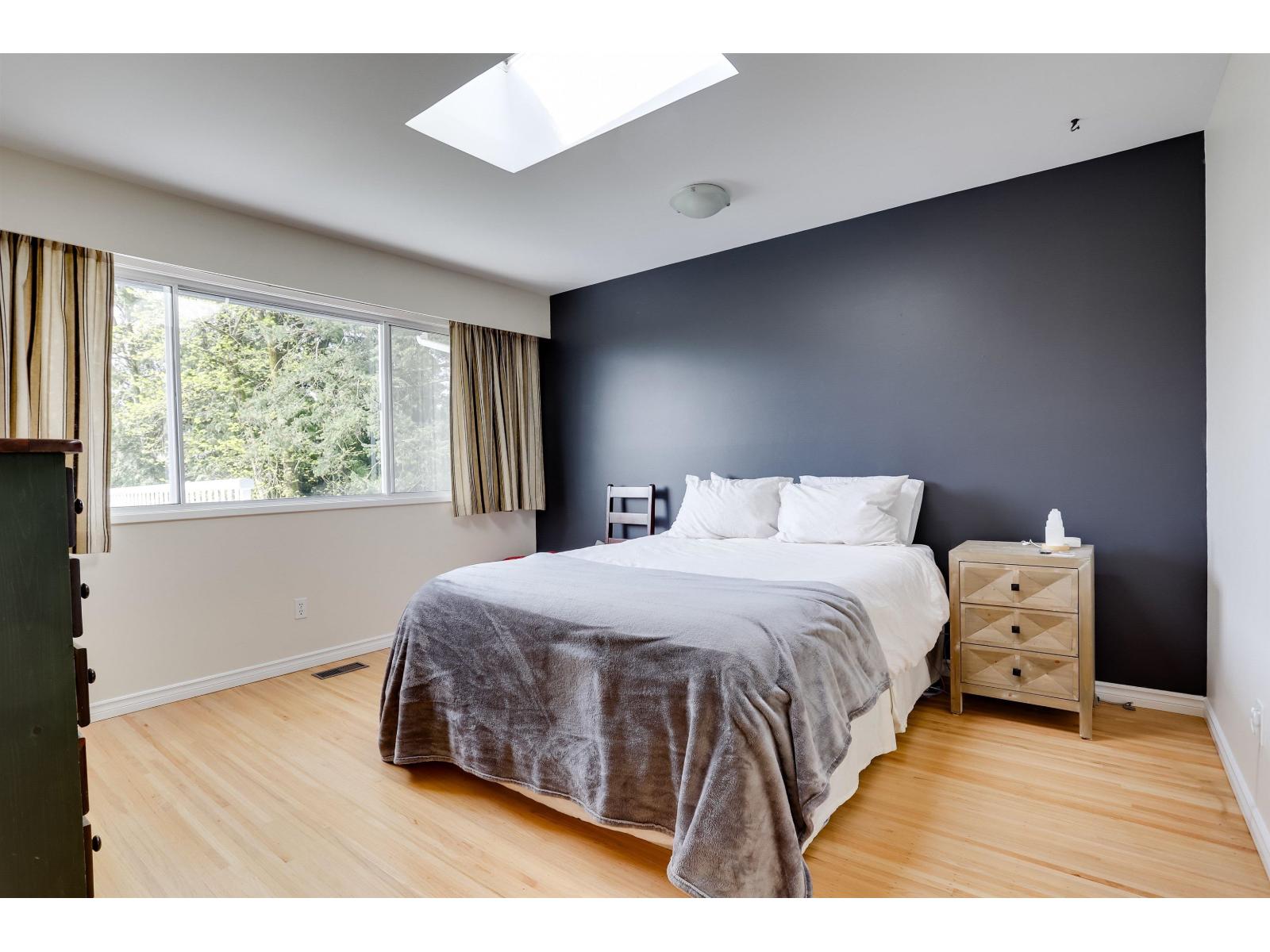 15568 THRIFT AVENUE, White Rock