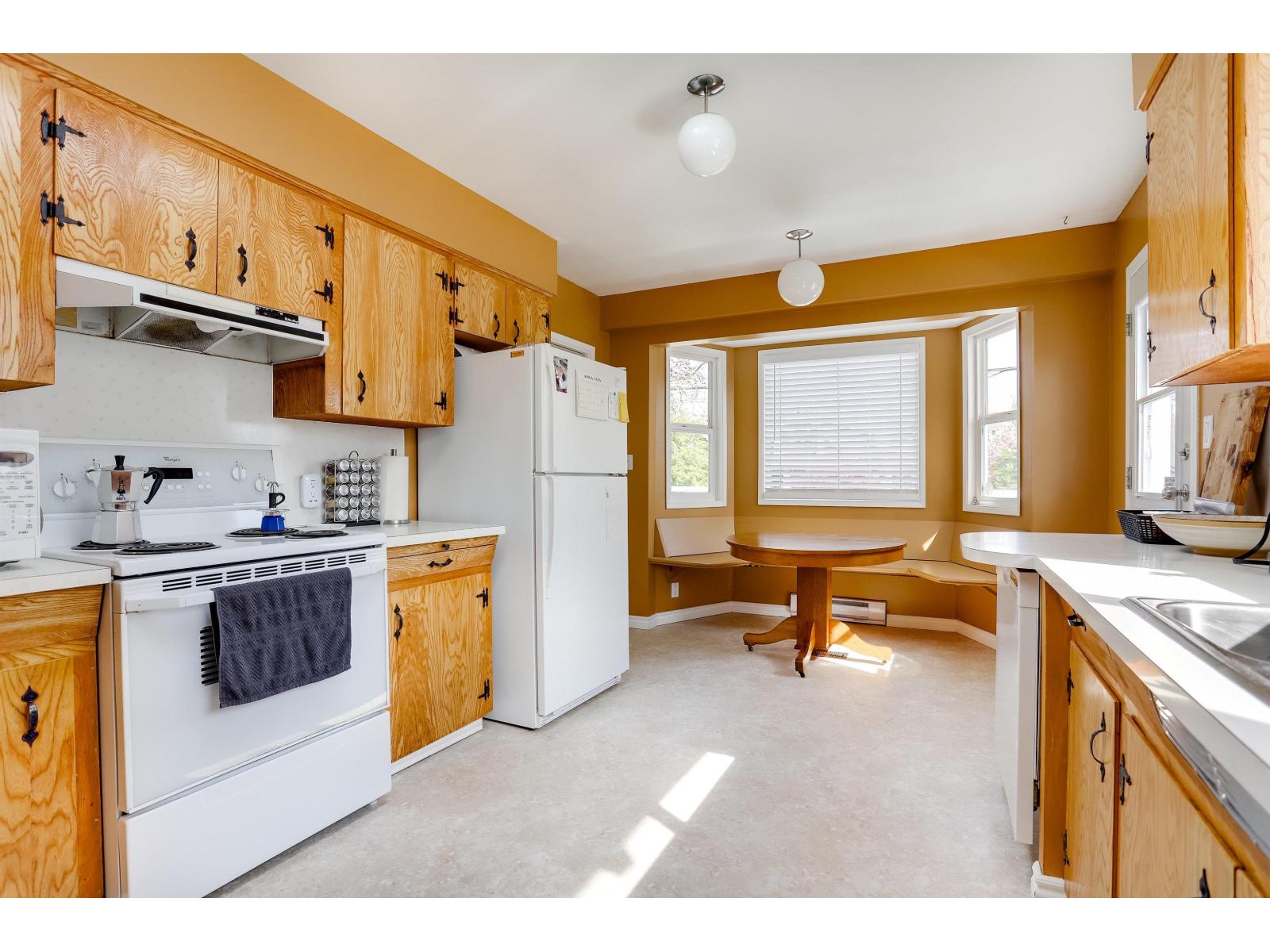 15568 THRIFT AVENUE, White Rock