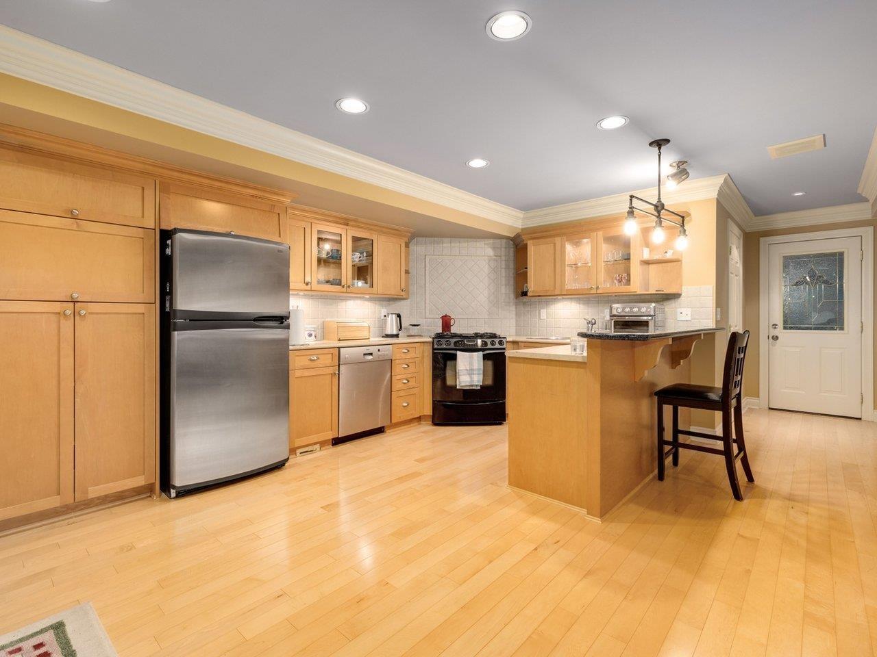 14008 MARINE DRIVE, White Rock