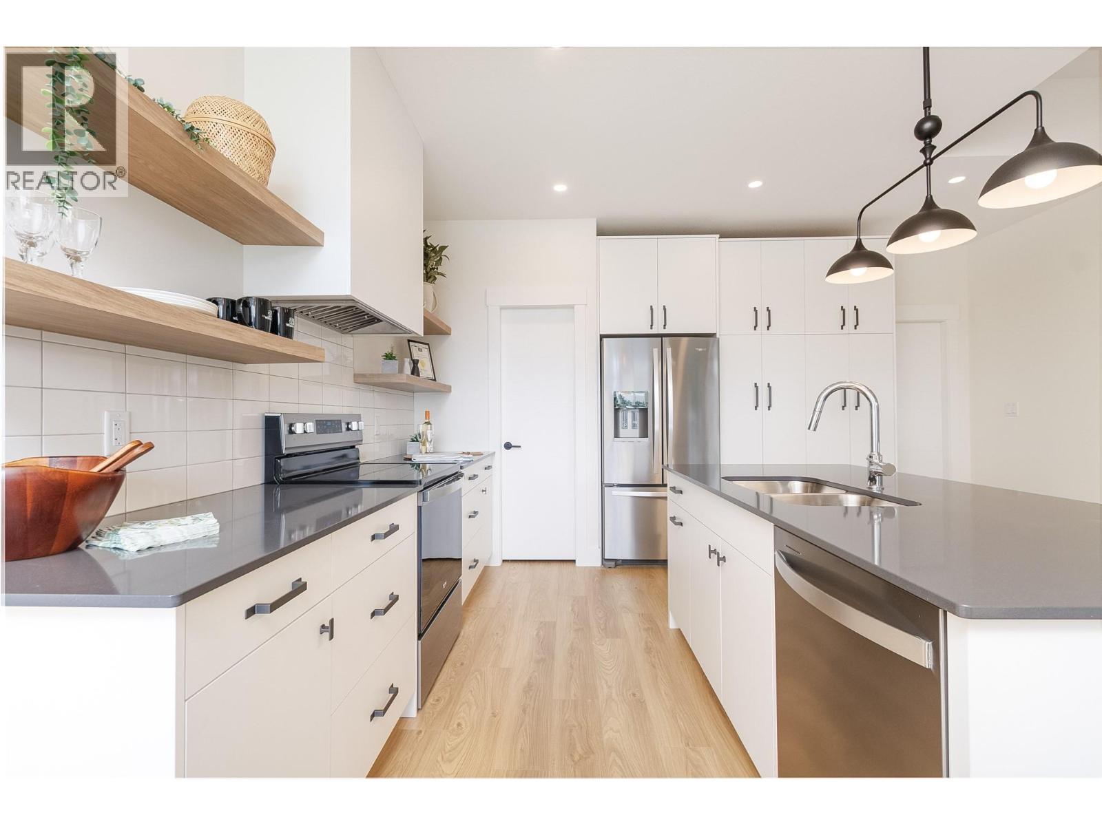  111 20 Street Southeast, Salmon Arm