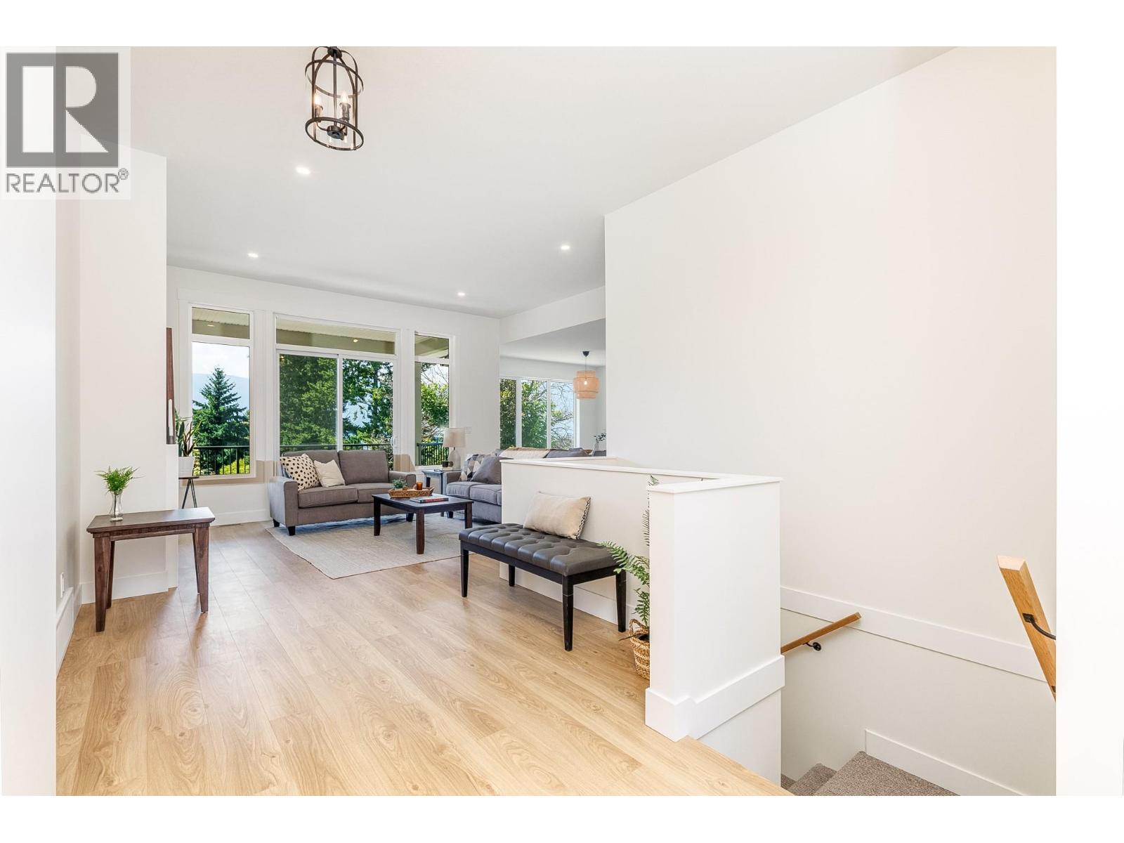  111 20 Street Southeast, Salmon Arm