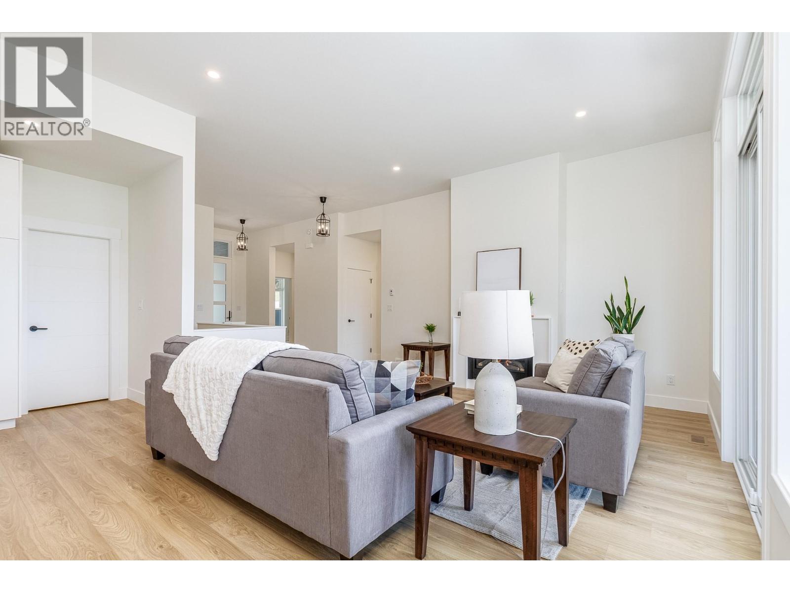  111 20 Street Southeast, Salmon Arm