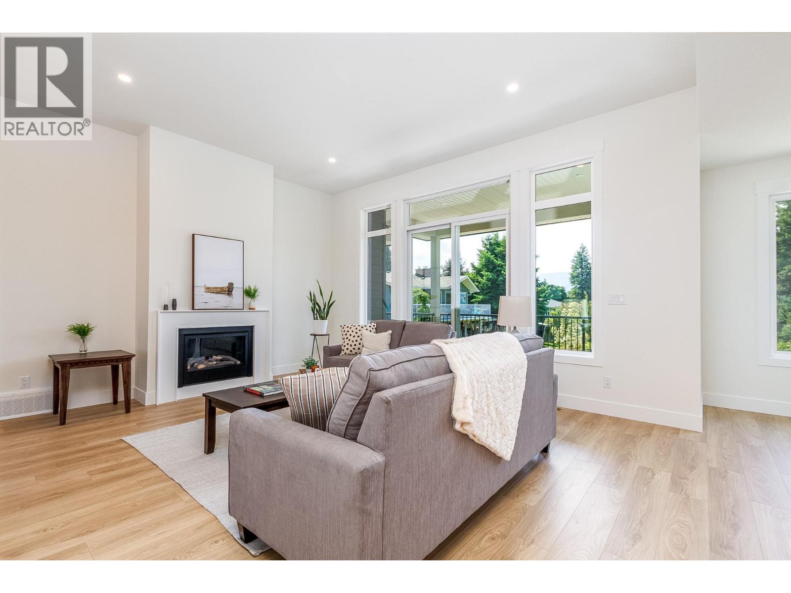  111 20 Street Southeast, Salmon Arm