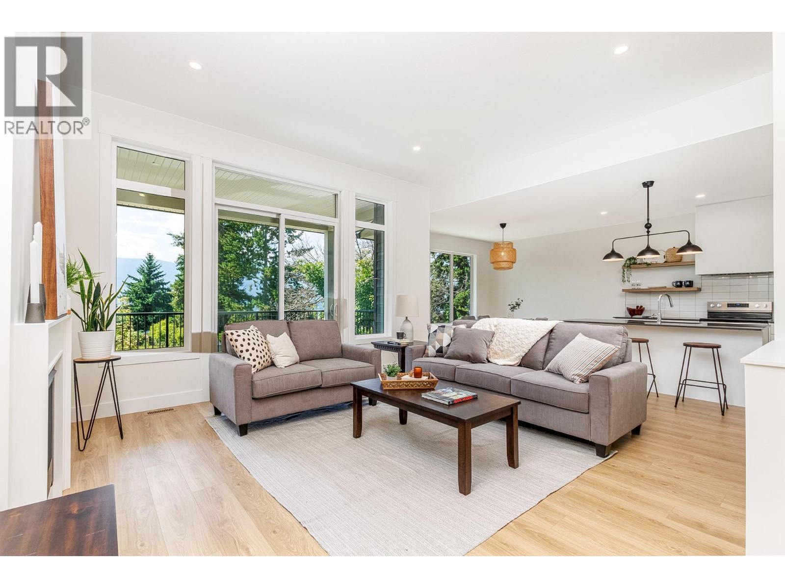  111 20 Street Southeast, Salmon Arm