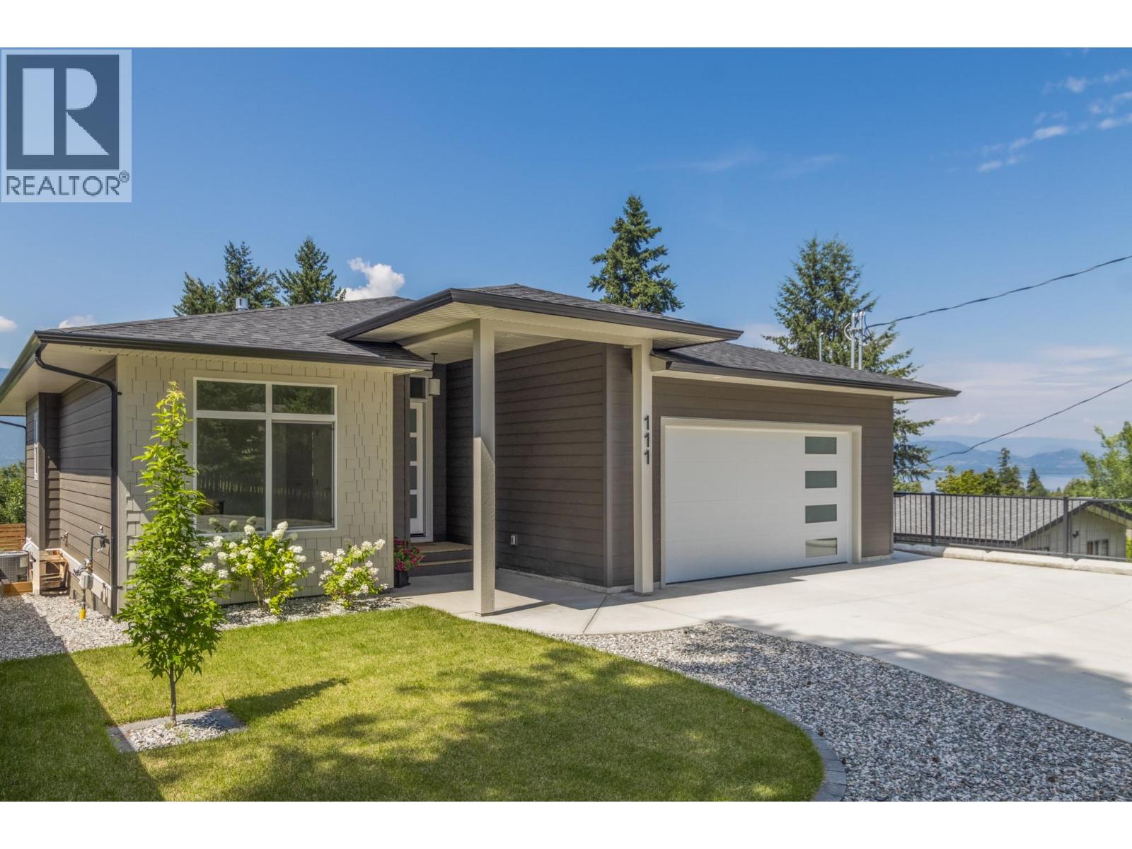  111 20 Street Southeast, Salmon Arm