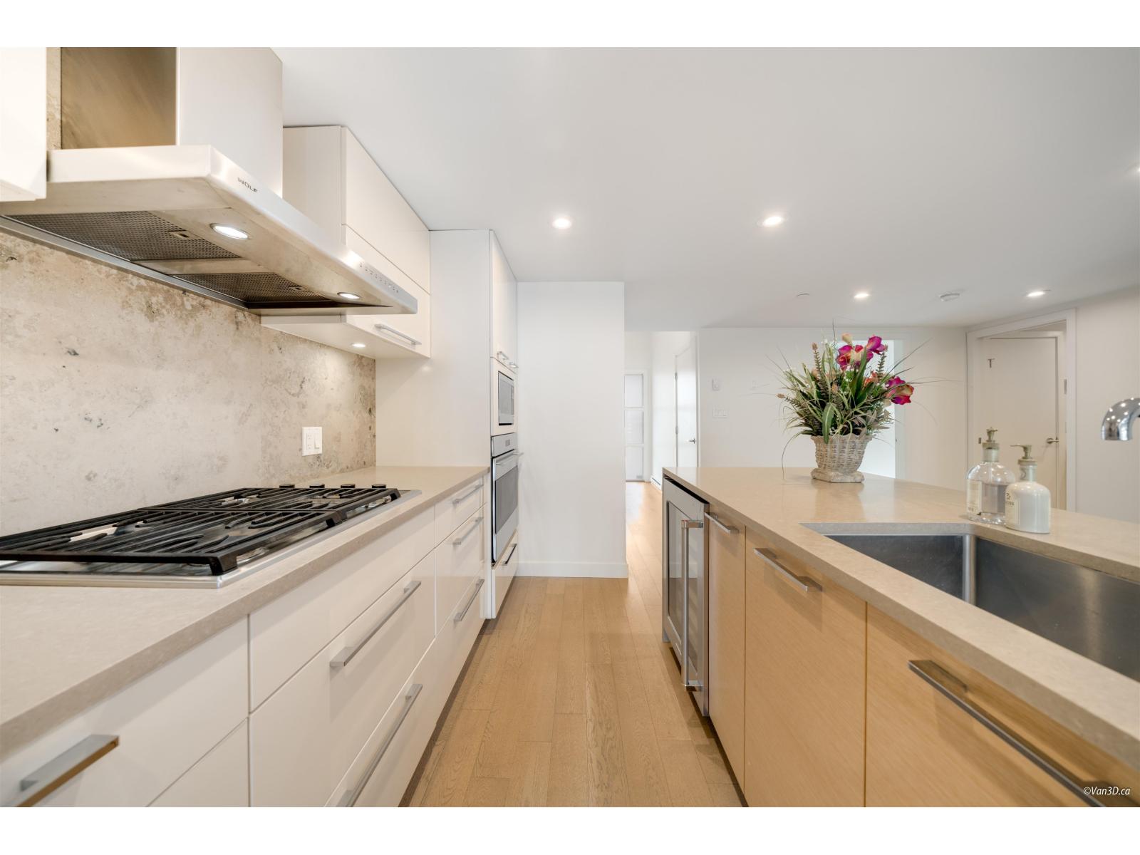 301 1150 OXFORD STREET, White Rock