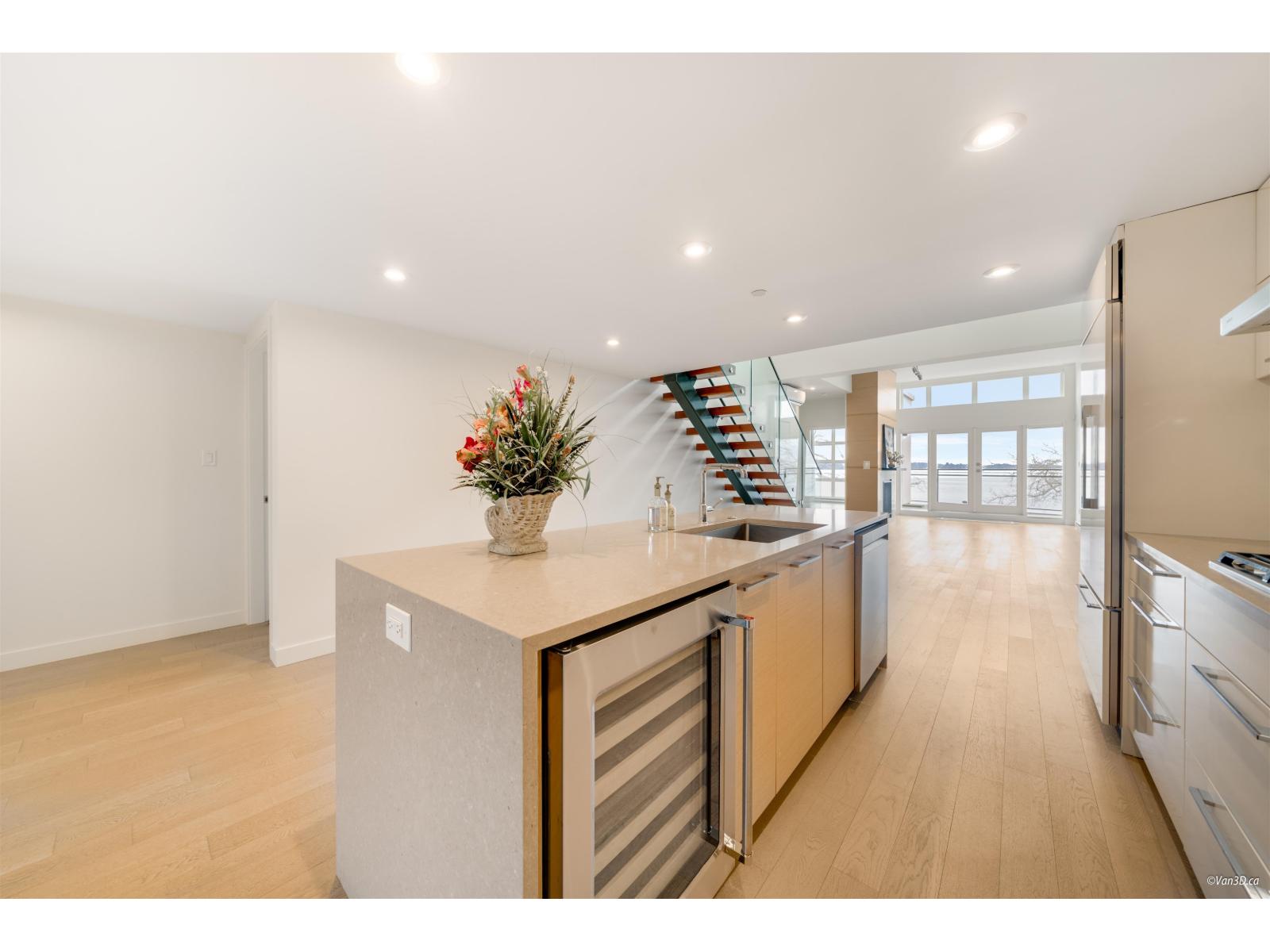 301 1150 OXFORD STREET, White Rock