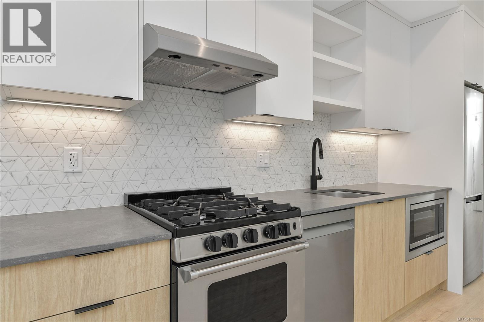 403 1114 Samar Crescent, Langford