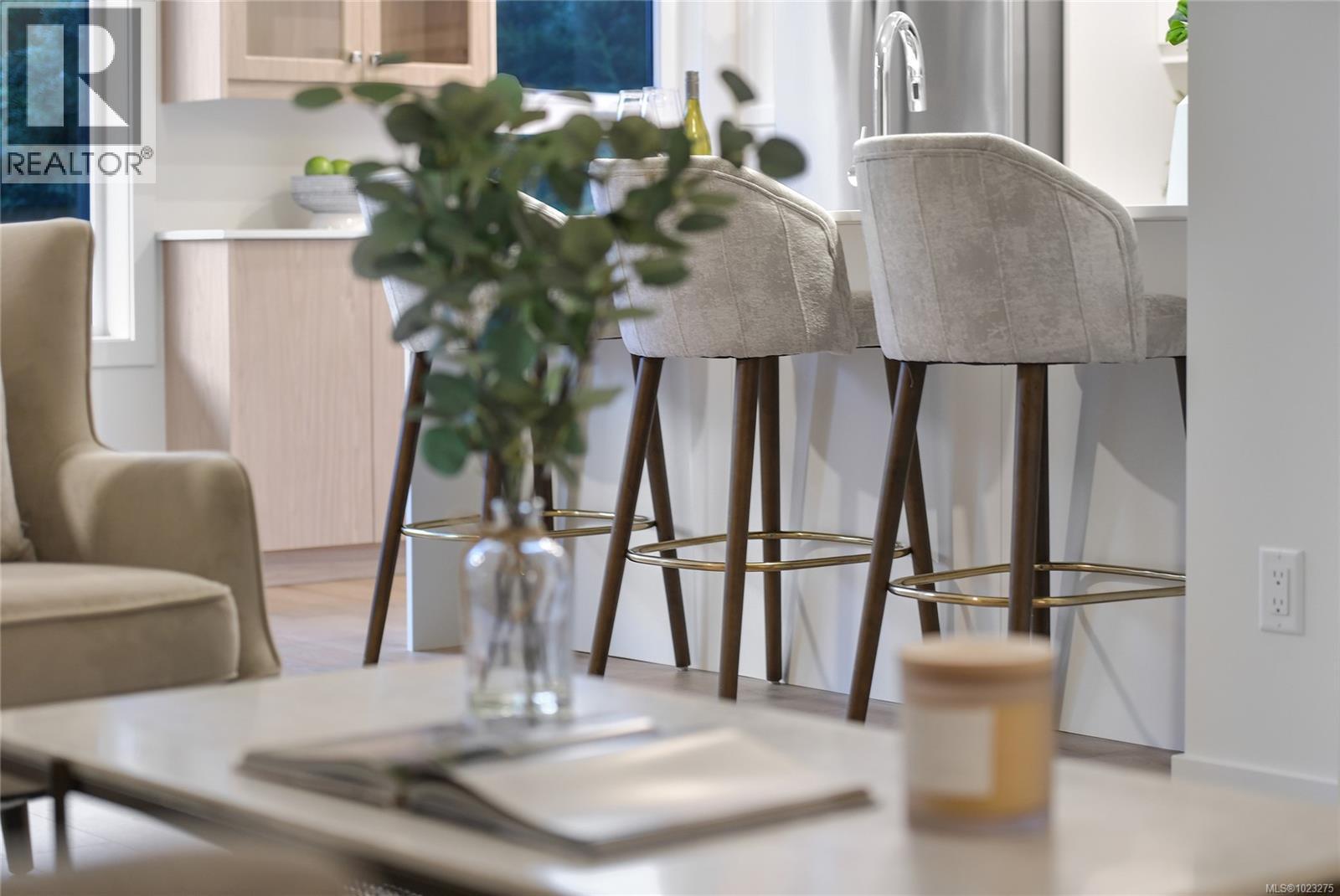 203 9716 Third Street, Sidney