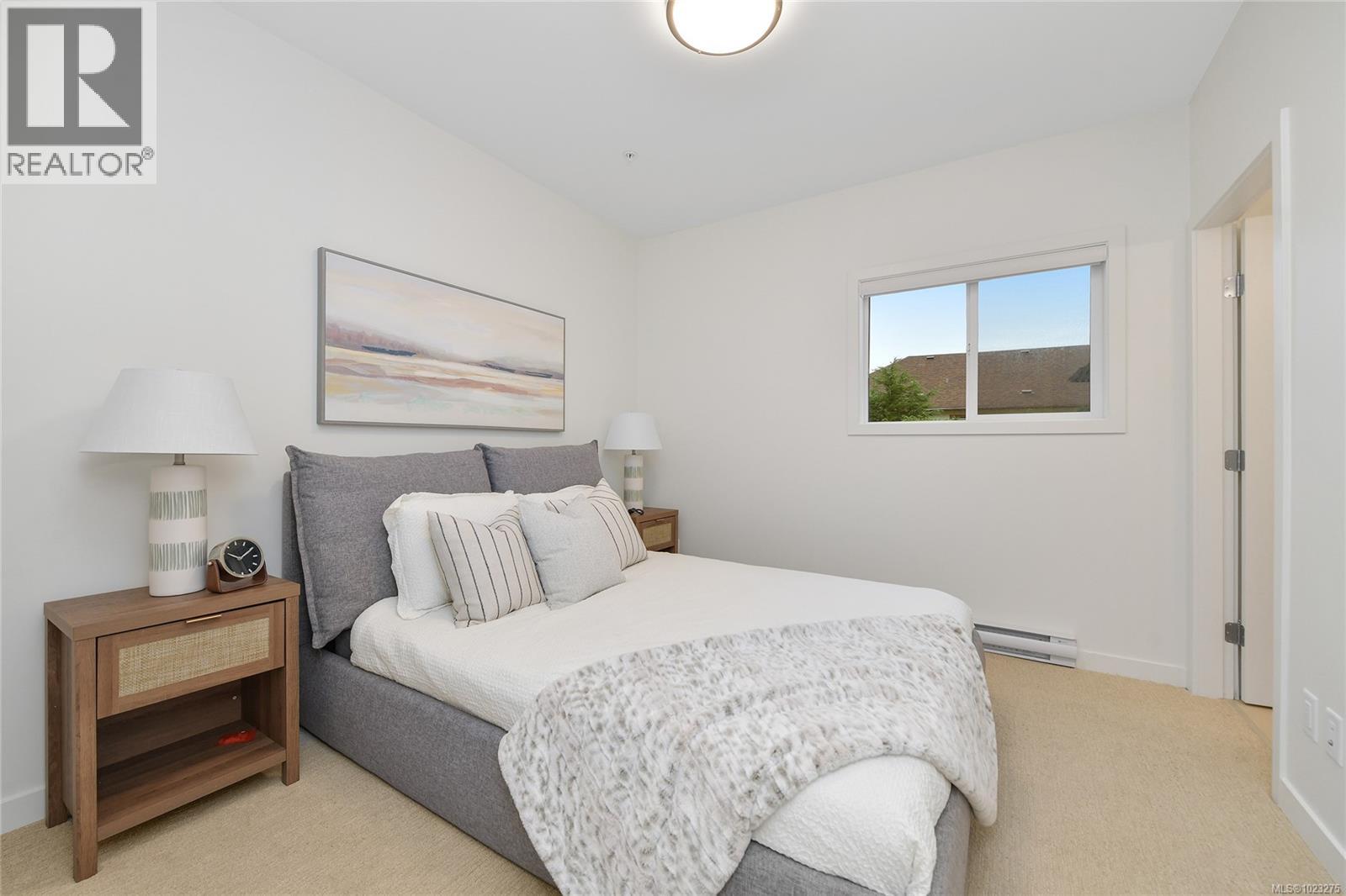 203 9716 Third Street, Sidney