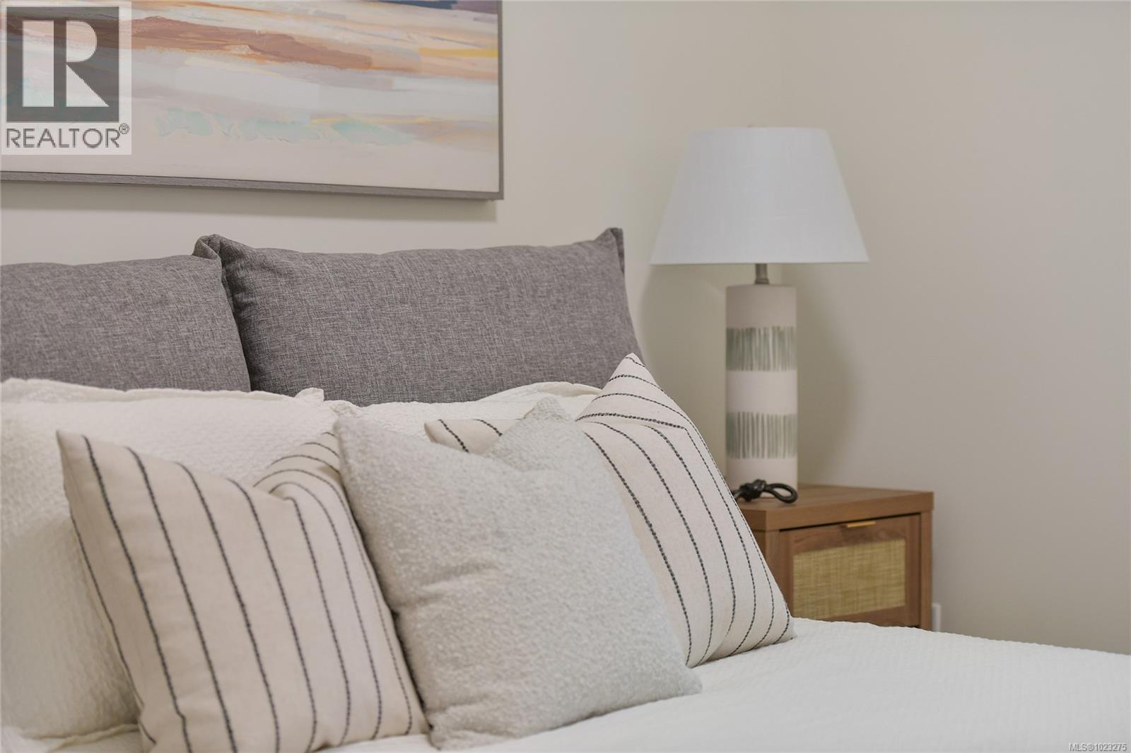 203 9716 Third Street, Sidney