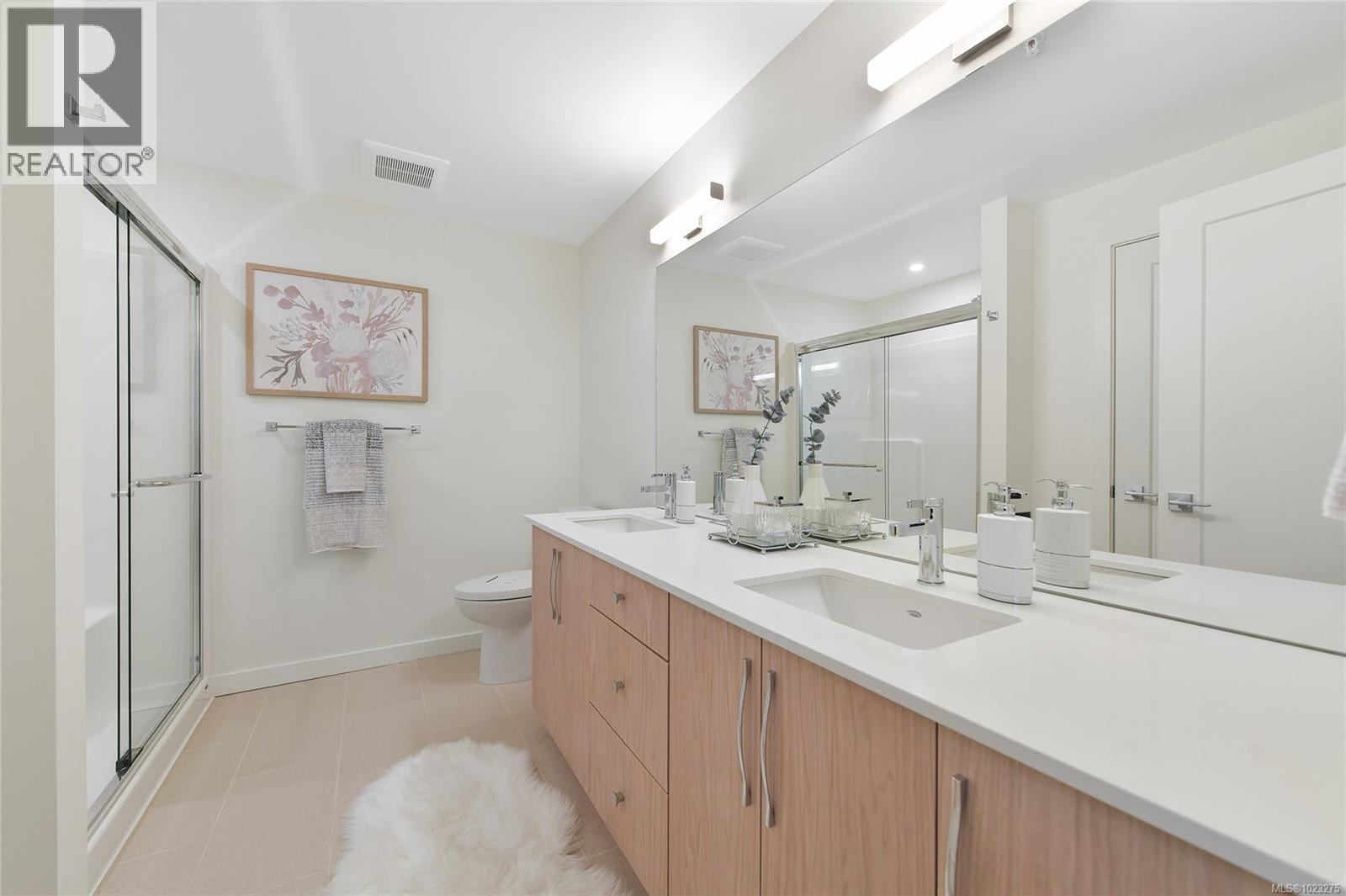 203 9716 Third Street, Sidney