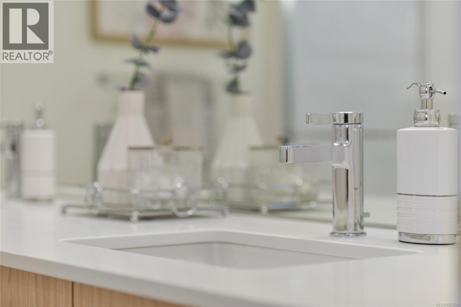 203 9716 Third Street, Sidney