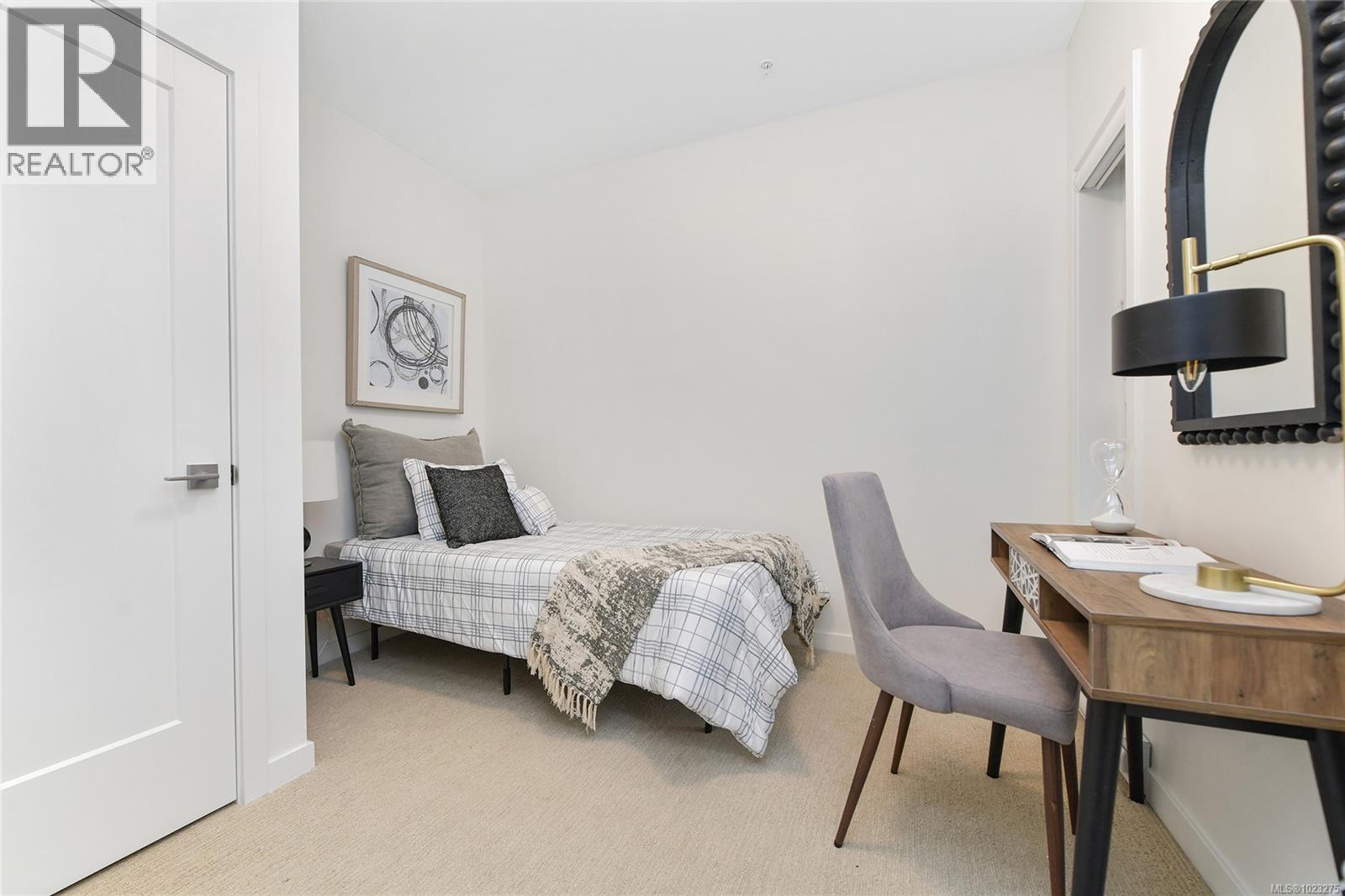 203 9716 Third Street, Sidney