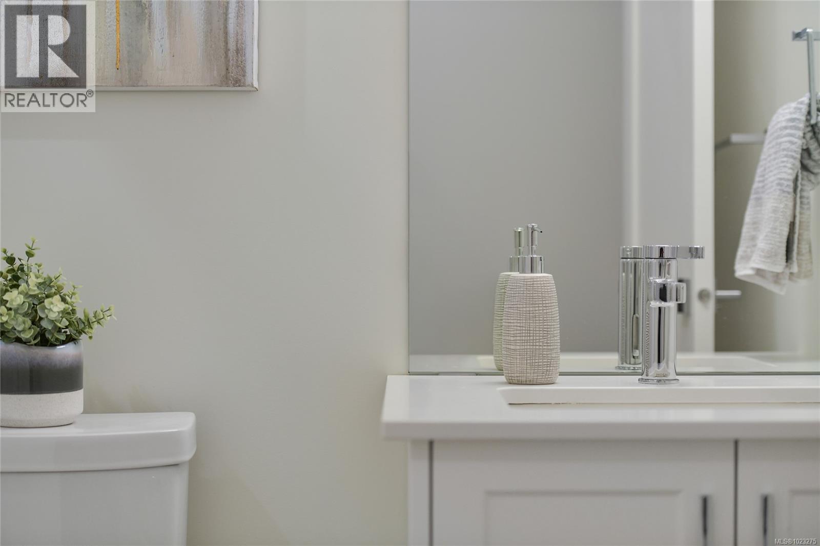 203 9716 Third Street, Sidney