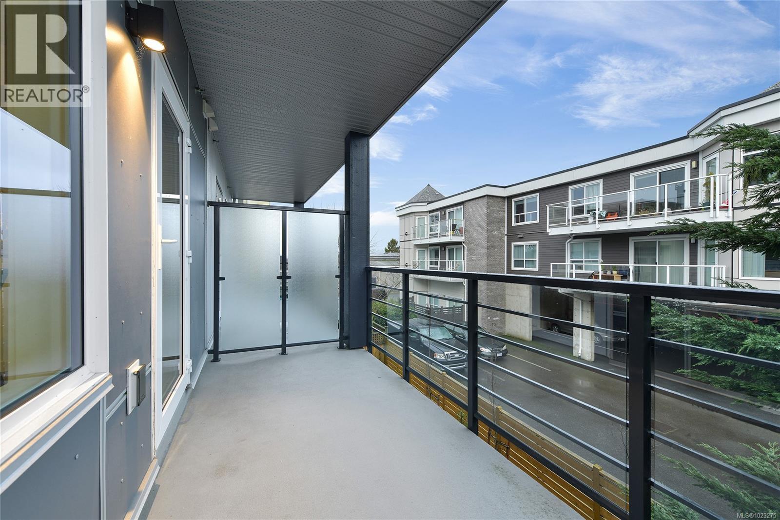 203 9716 Third Street, Sidney