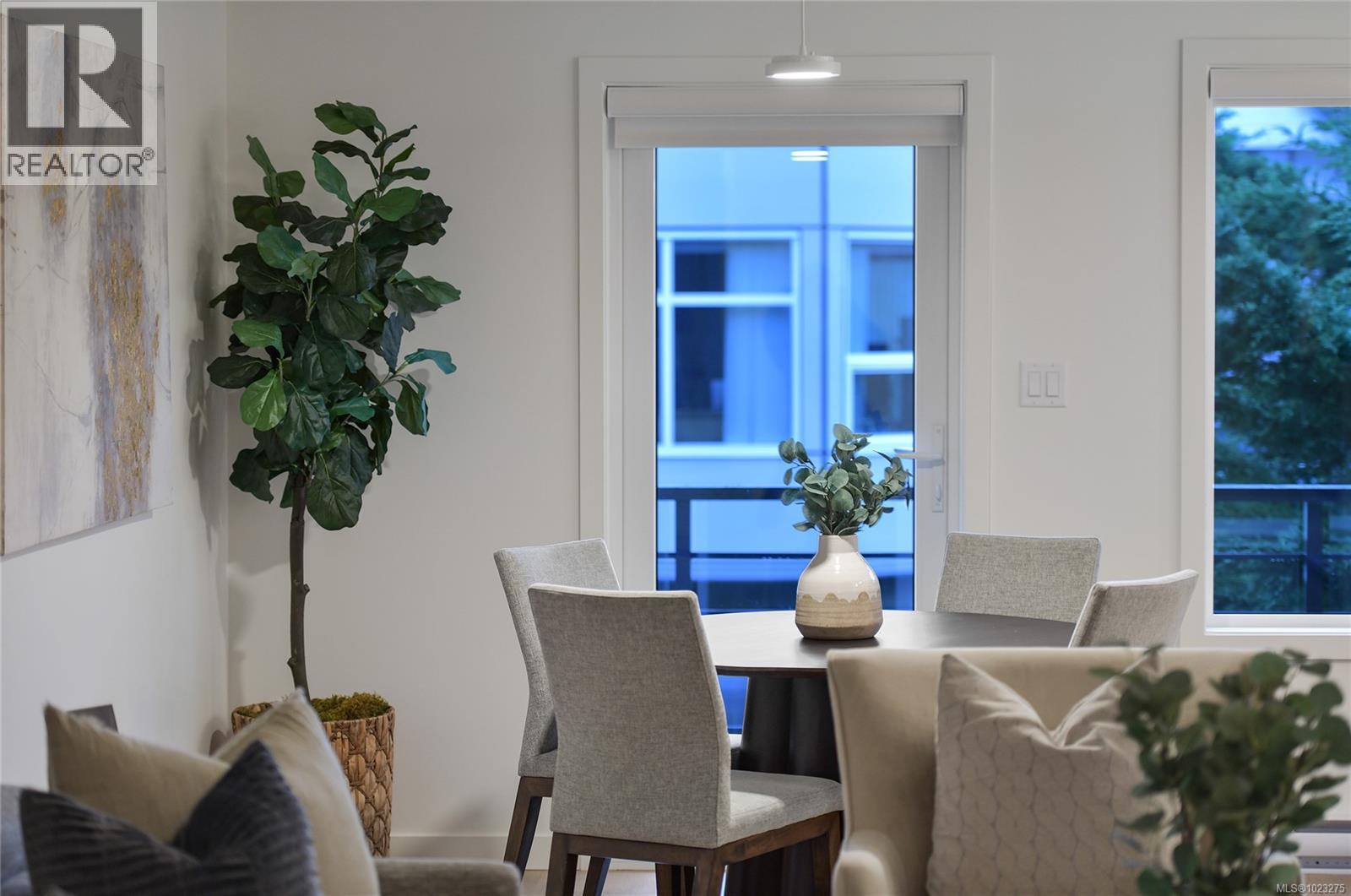 203 9716 Third Street, Sidney