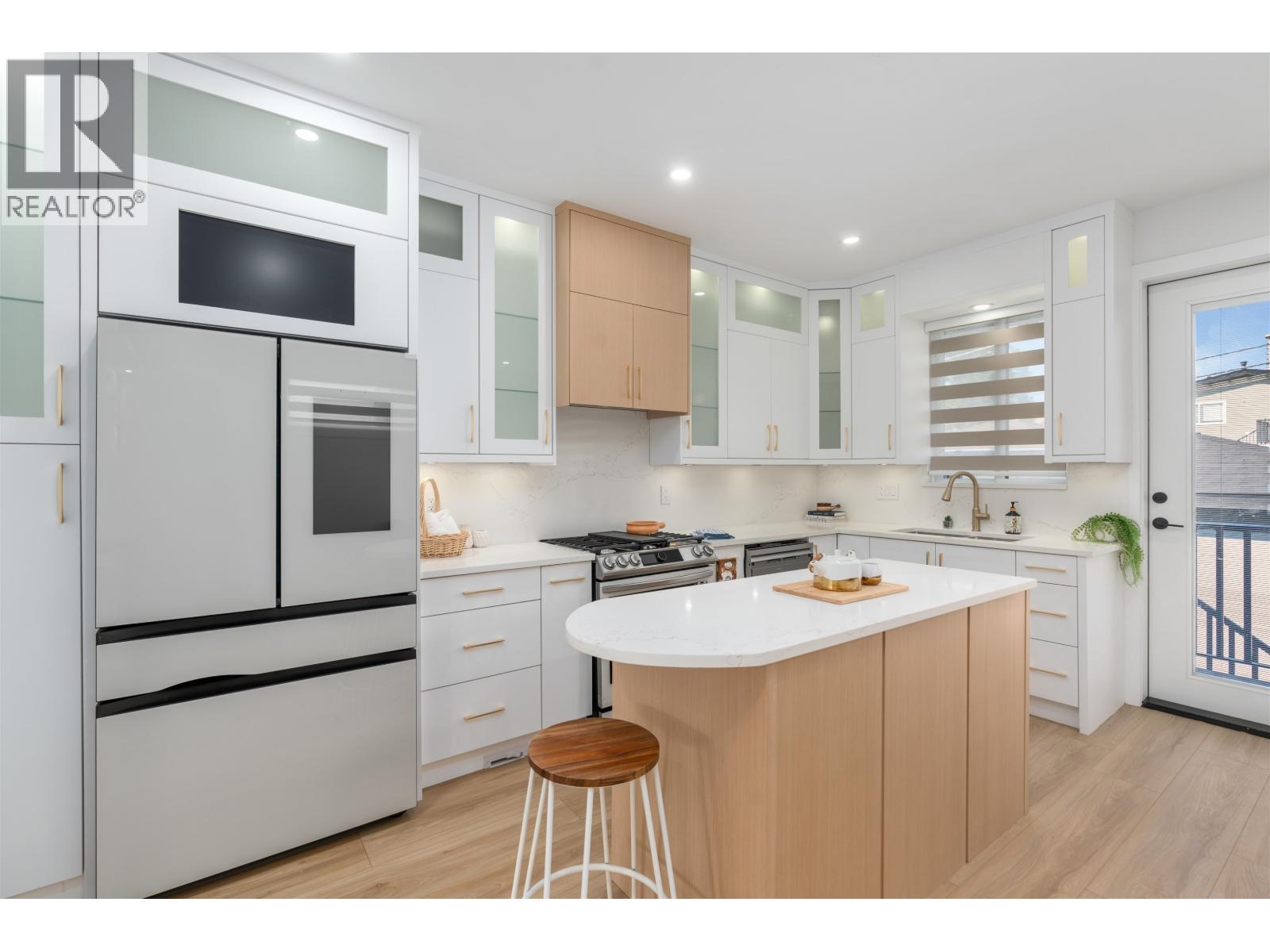 3749 UNION STREET, Burnaby