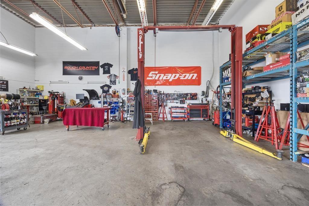 105 20121 INDUSTRIAL AVENUE, Langley