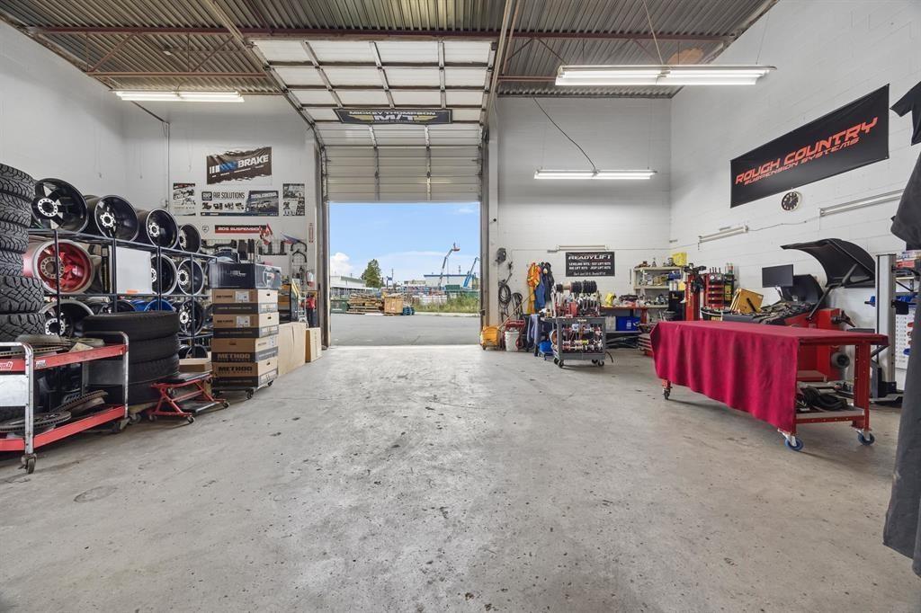 105 20121 INDUSTRIAL AVENUE, Langley