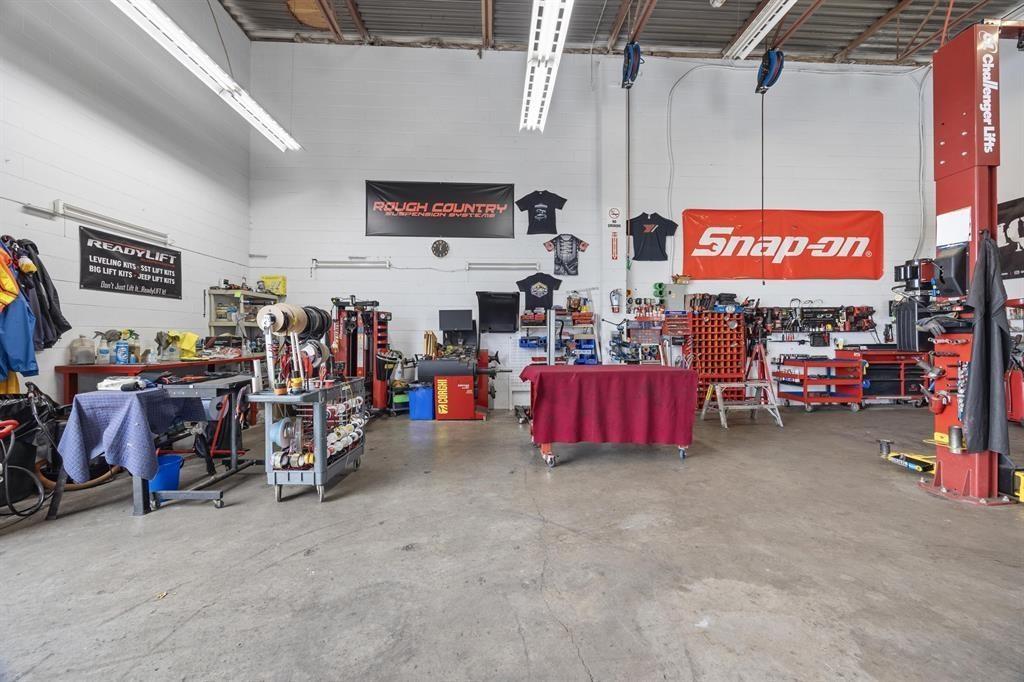 105 20121 INDUSTRIAL AVENUE, Langley