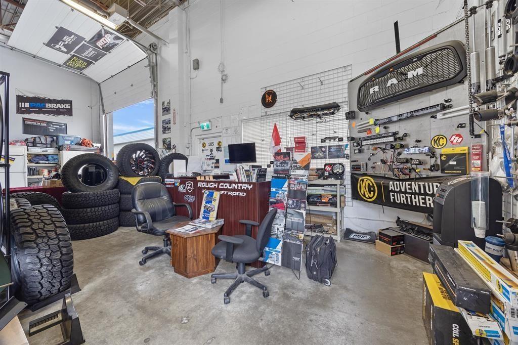 105 20121 INDUSTRIAL AVENUE, Langley