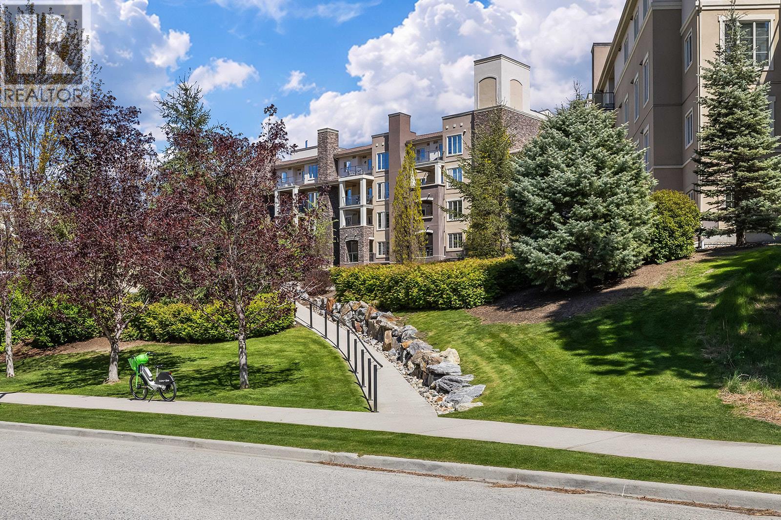 1617 1875 Country Club Drive, Kelowna