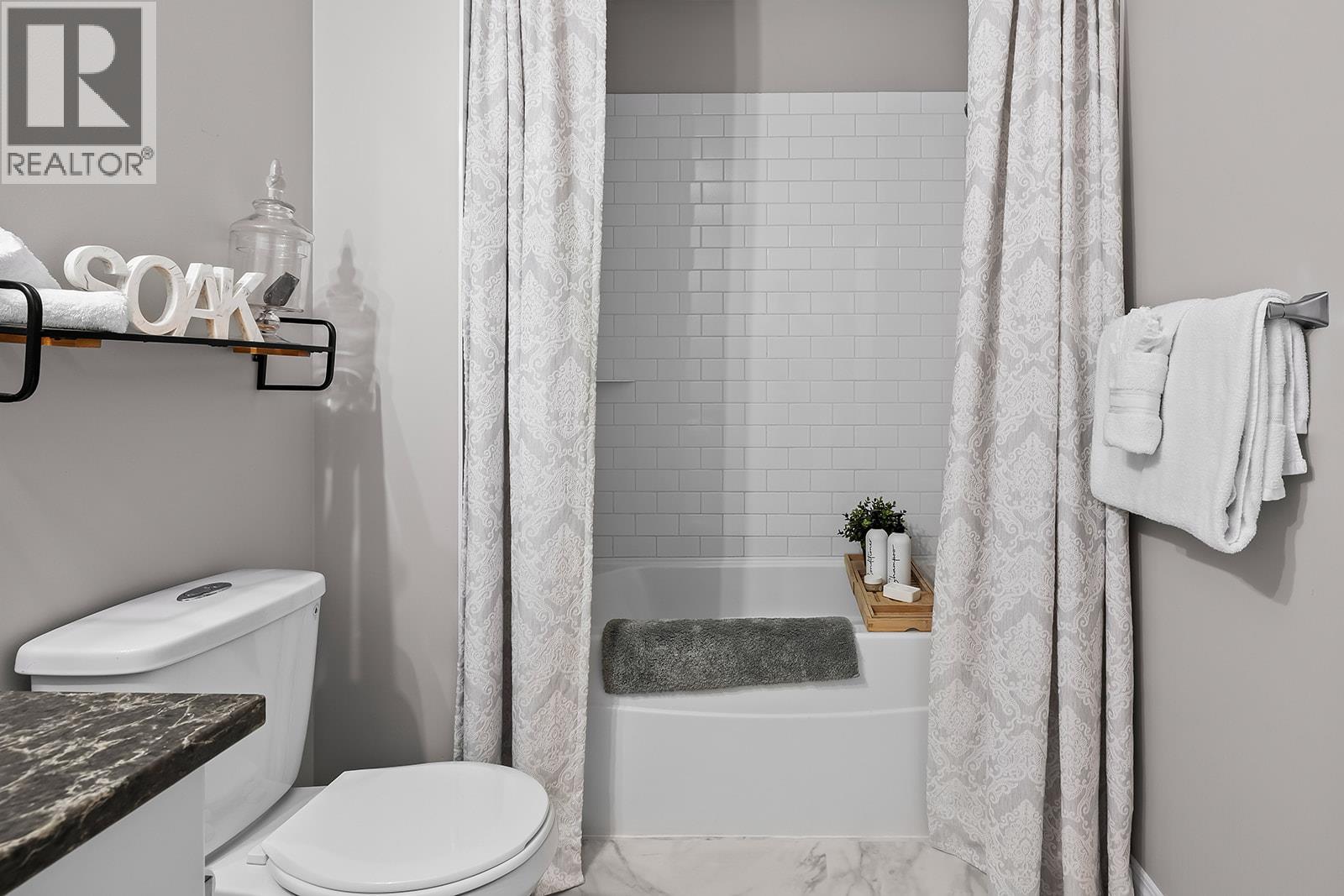 1617 1875 Country Club Drive, Kelowna