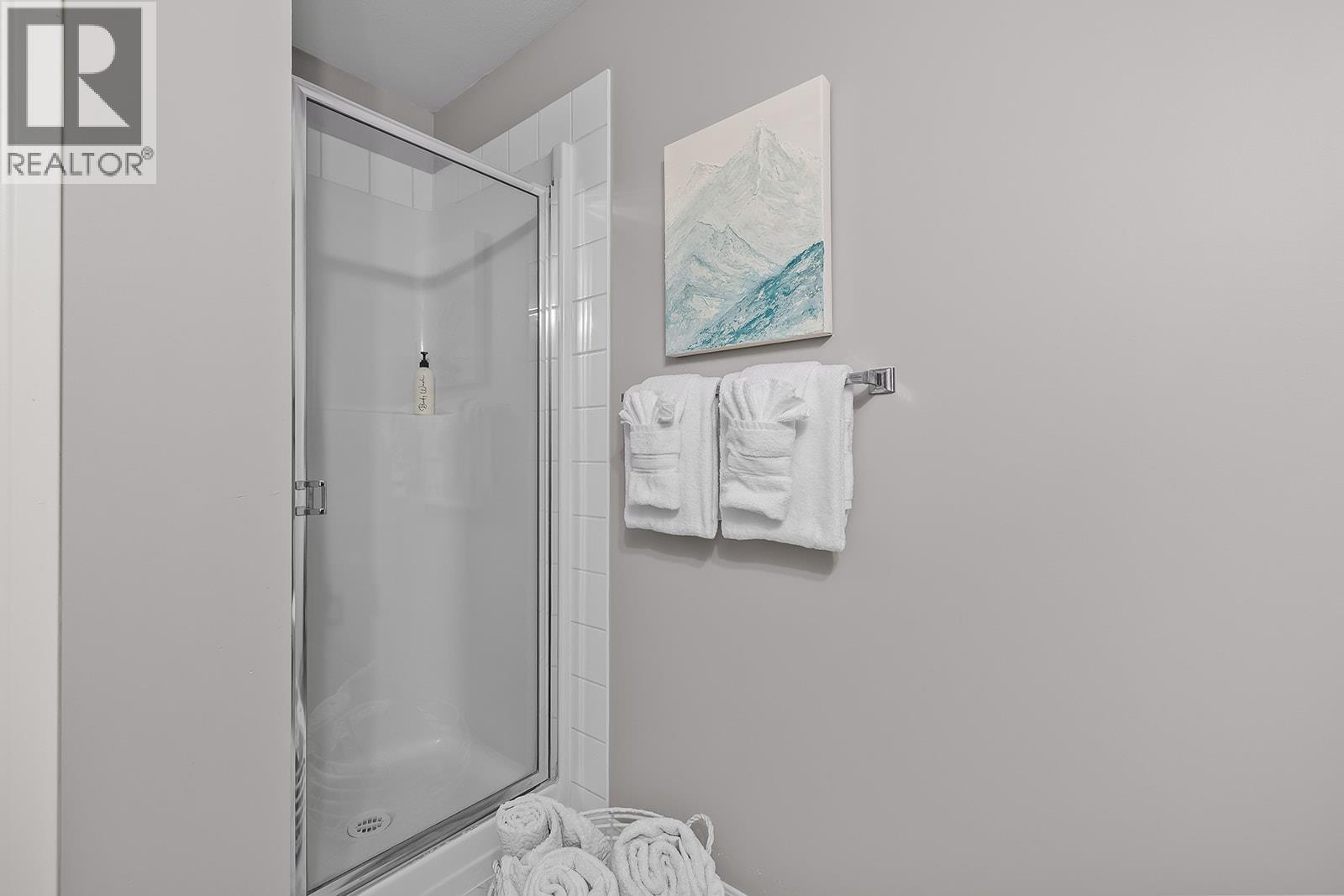 1617 1875 Country Club Drive, Kelowna