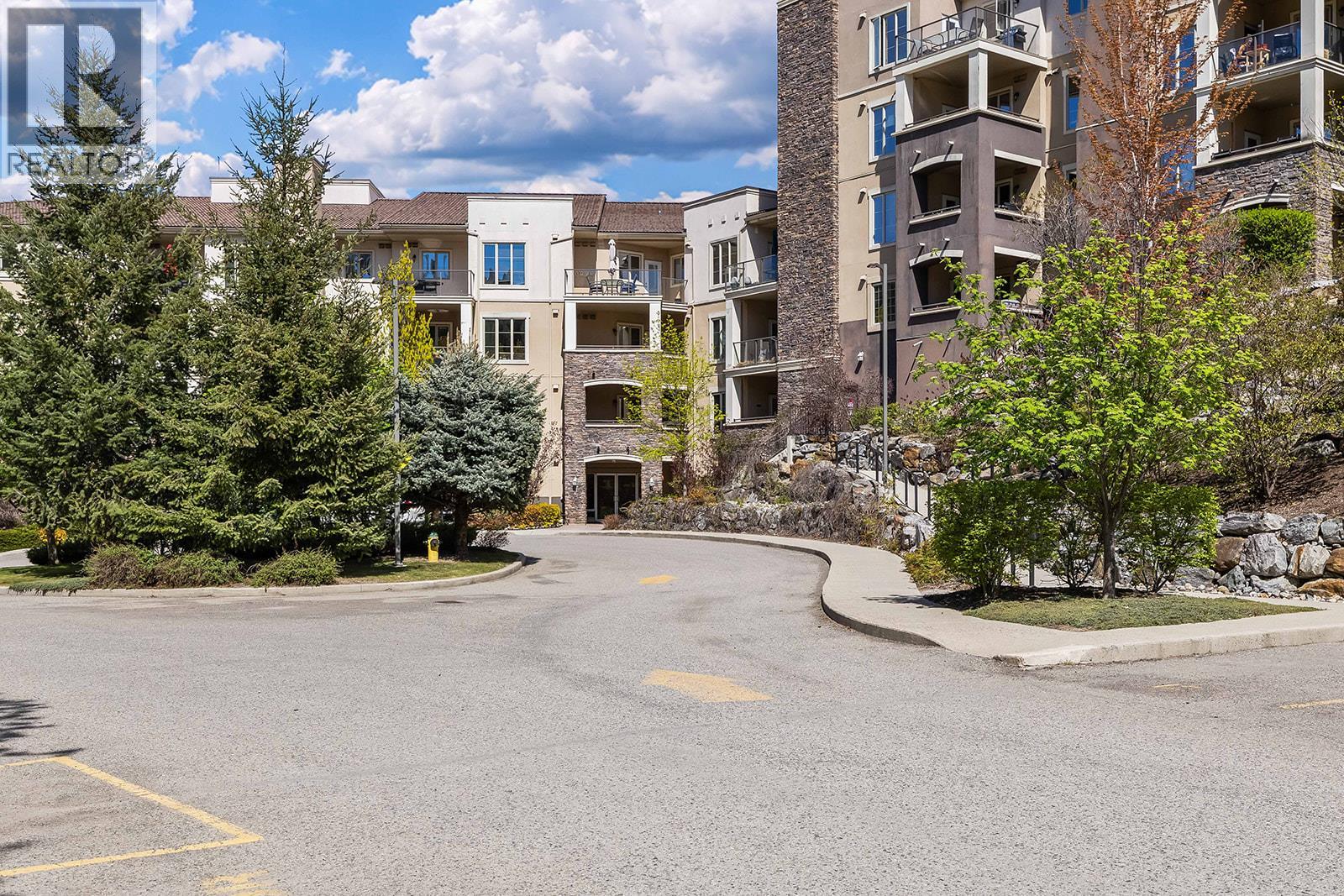 1617 1875 Country Club Drive, Kelowna