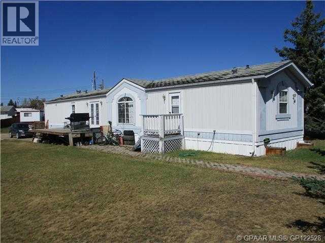 902 2B Street SE - Photo 2 of 17, Manning, Alberta