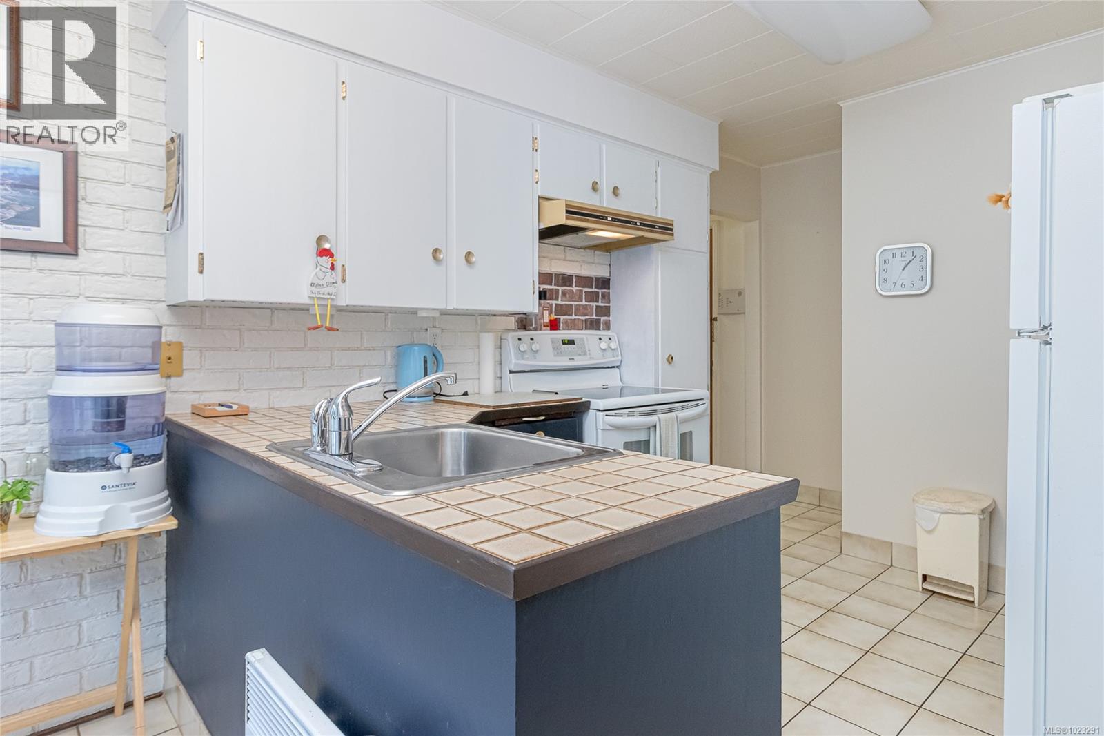 9992 Daniel St, Chemainus